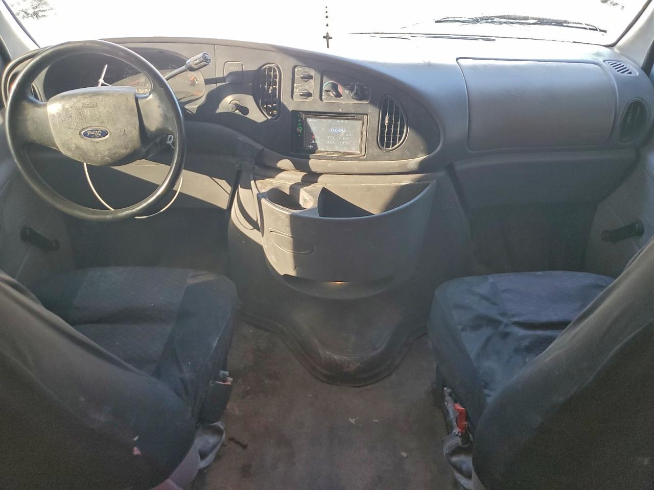 1998 Ford Econoline E150 Van Белый vin: 1FTRE1460WHA33667