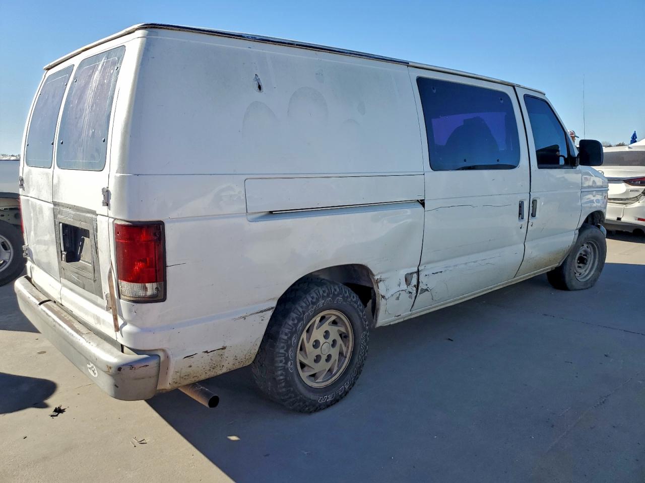 1998 Ford Econoline E150 Van Белый vin: 1FTRE1460WHA33667
