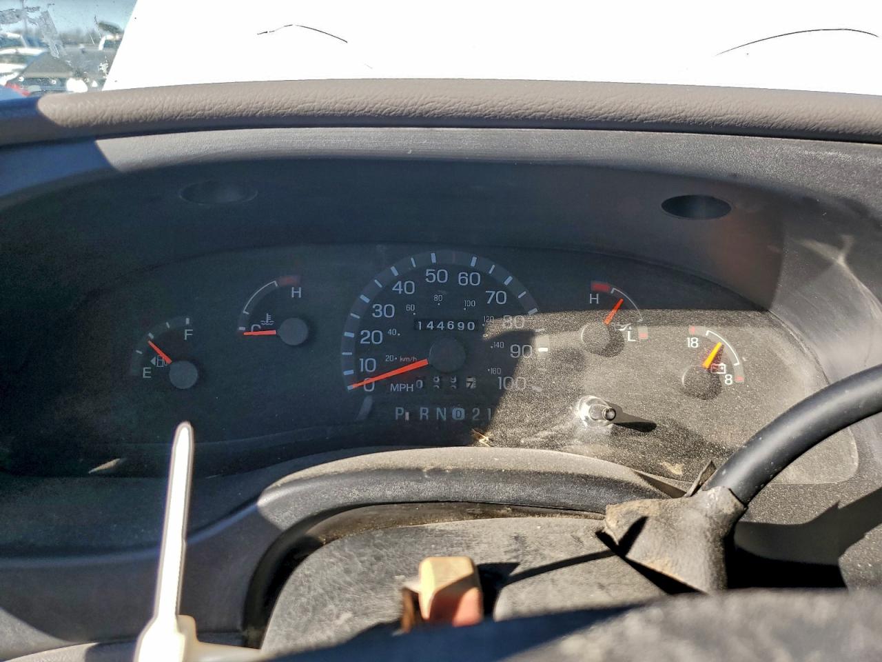 1998 Ford Econoline E150 Van Белый vin: 1FTRE1460WHA33667
