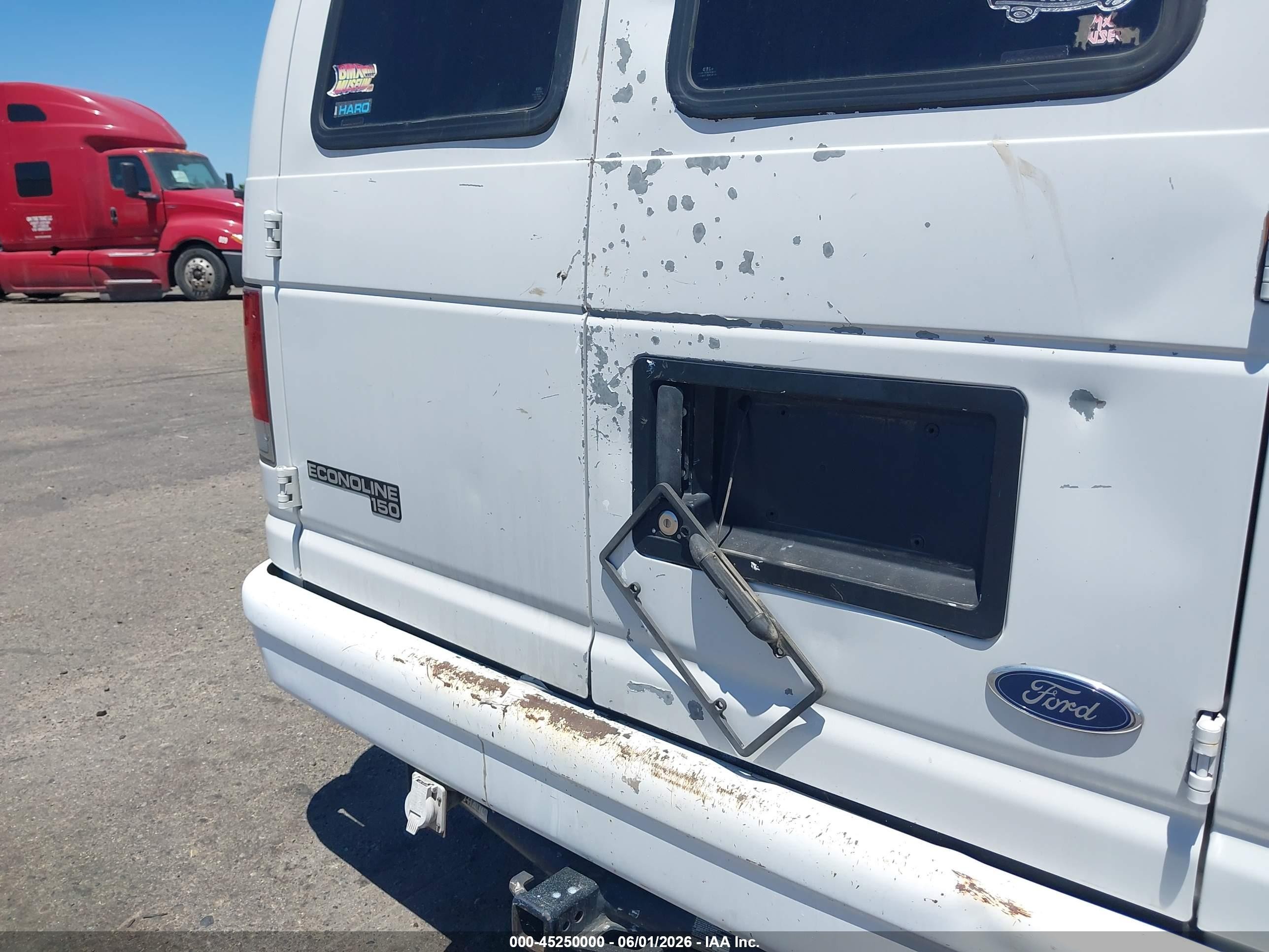 1998 Ford Econoline Commercial/recreational White vin: 1FTRE1466WHA49713
