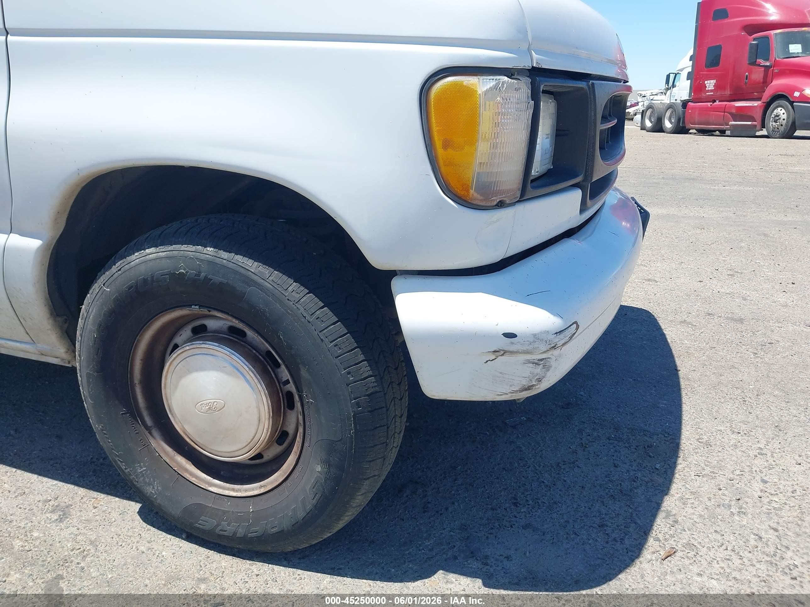 1998 Ford Econoline Commercial/recreational White vin: 1FTRE1466WHA49713