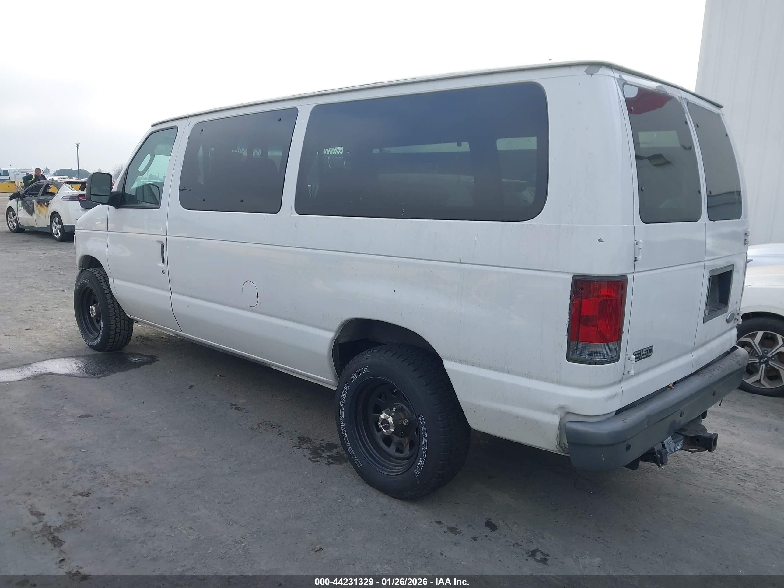 2005 Ford E-150 Commercial/recreational White vin: 1FTRE14L45HA18691