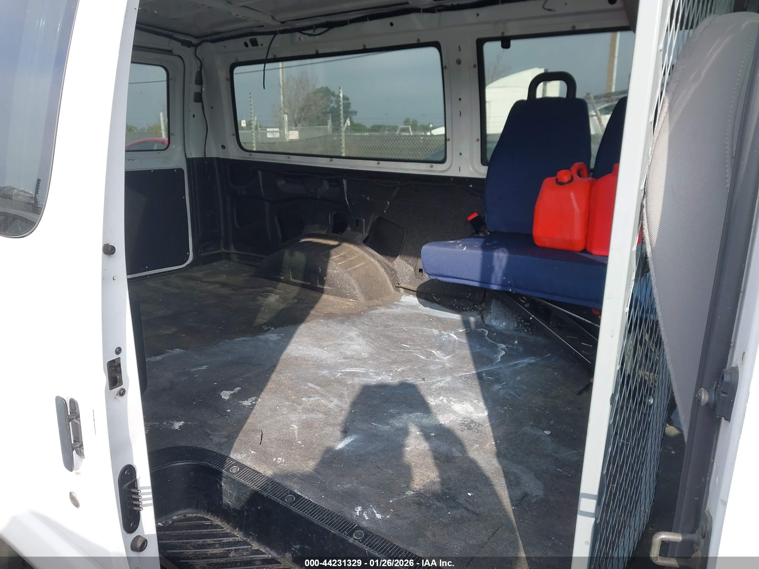 2005 Ford E-150 Commercial/recreational White vin: 1FTRE14L45HA18691
