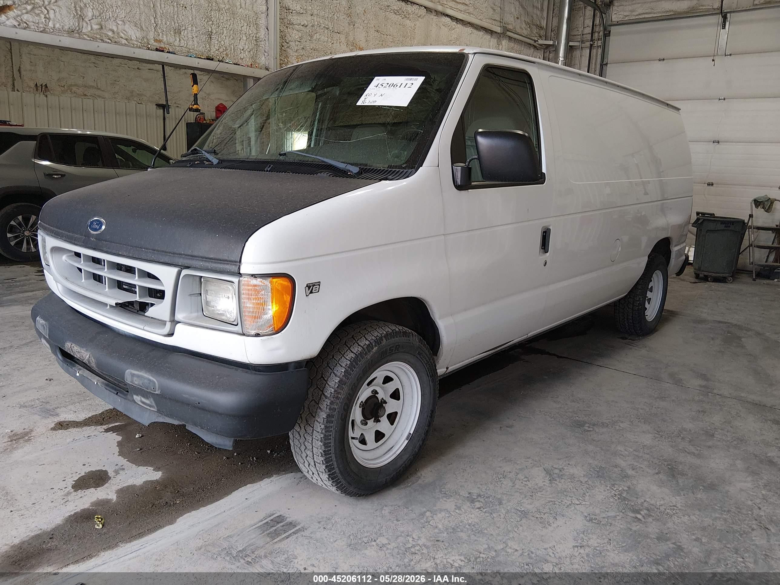 2002 Ford E-150 Commercial/recreational White vin: 1FTRE14W02HA77565
