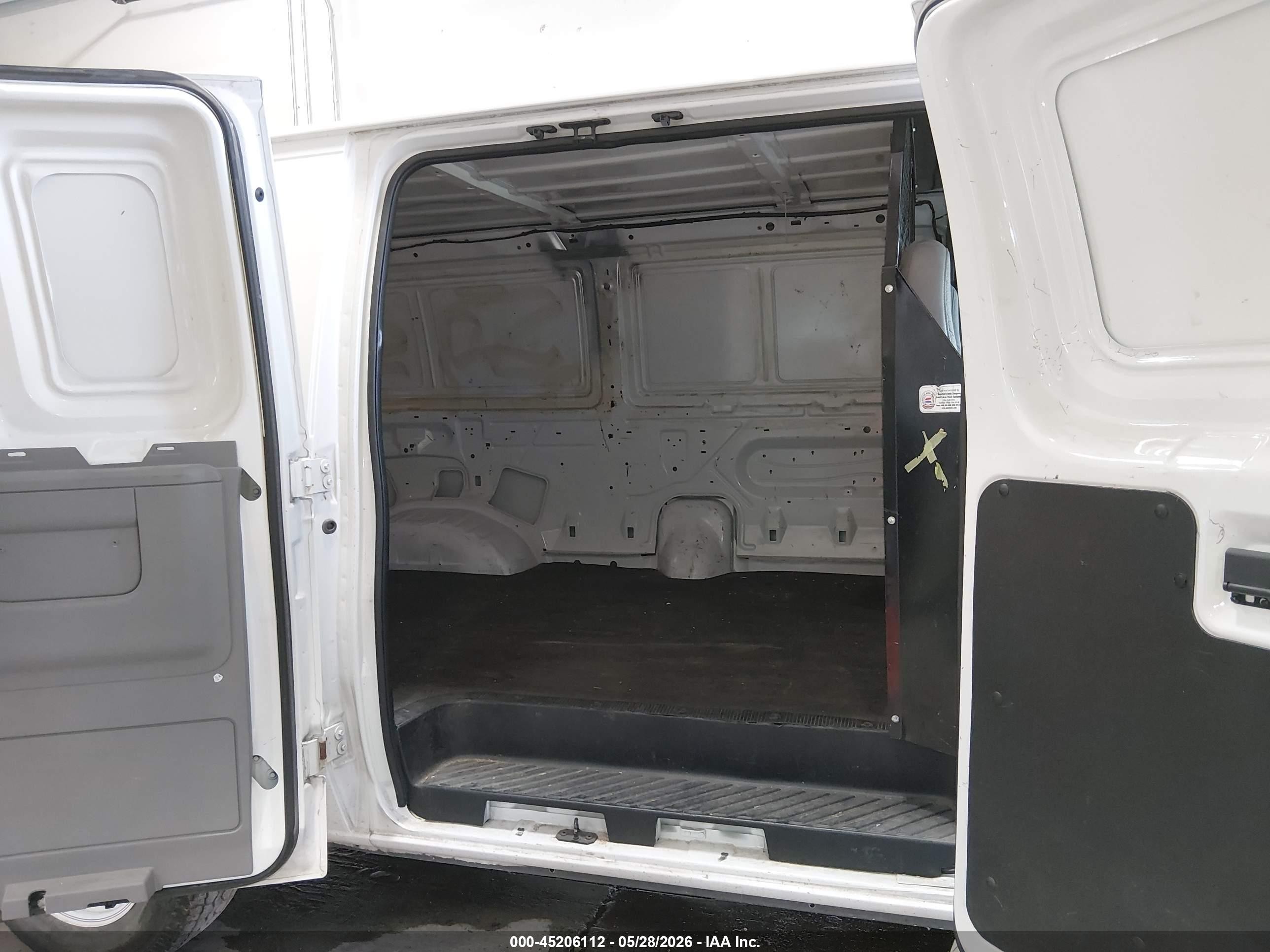 2002 Ford E-150 Commercial/recreational White vin: 1FTRE14W02HA77565