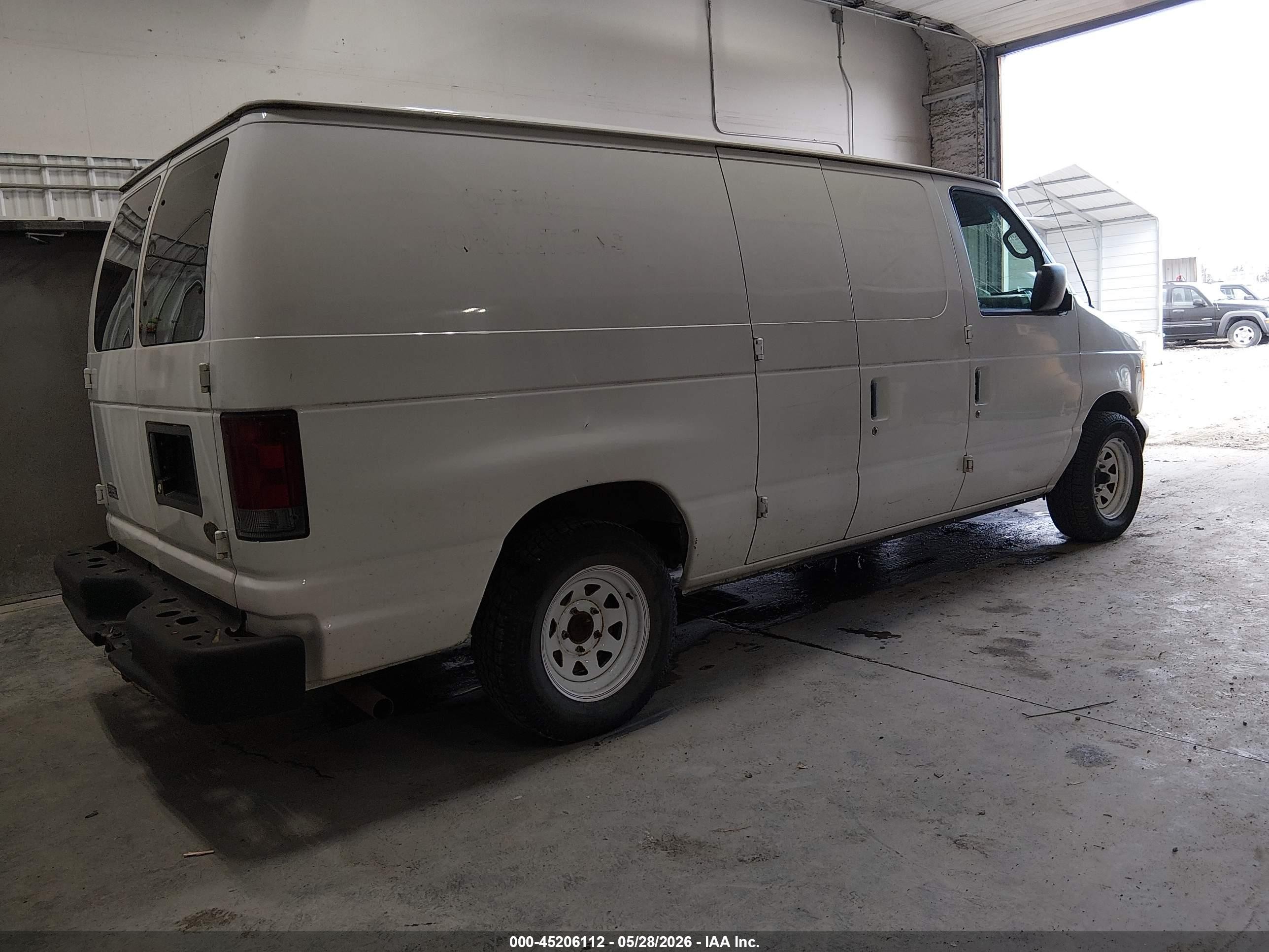 2002 Ford E-150 Commercial/recreational White vin: 1FTRE14W02HA77565