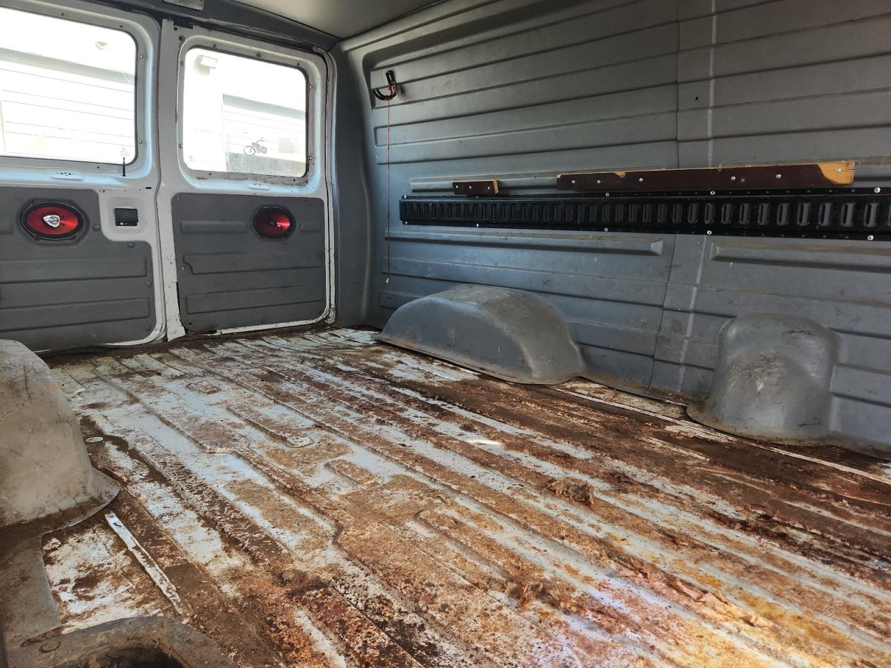 2003 Ford Econoline E150 Van White vin: 1FTRE14W03HA91032