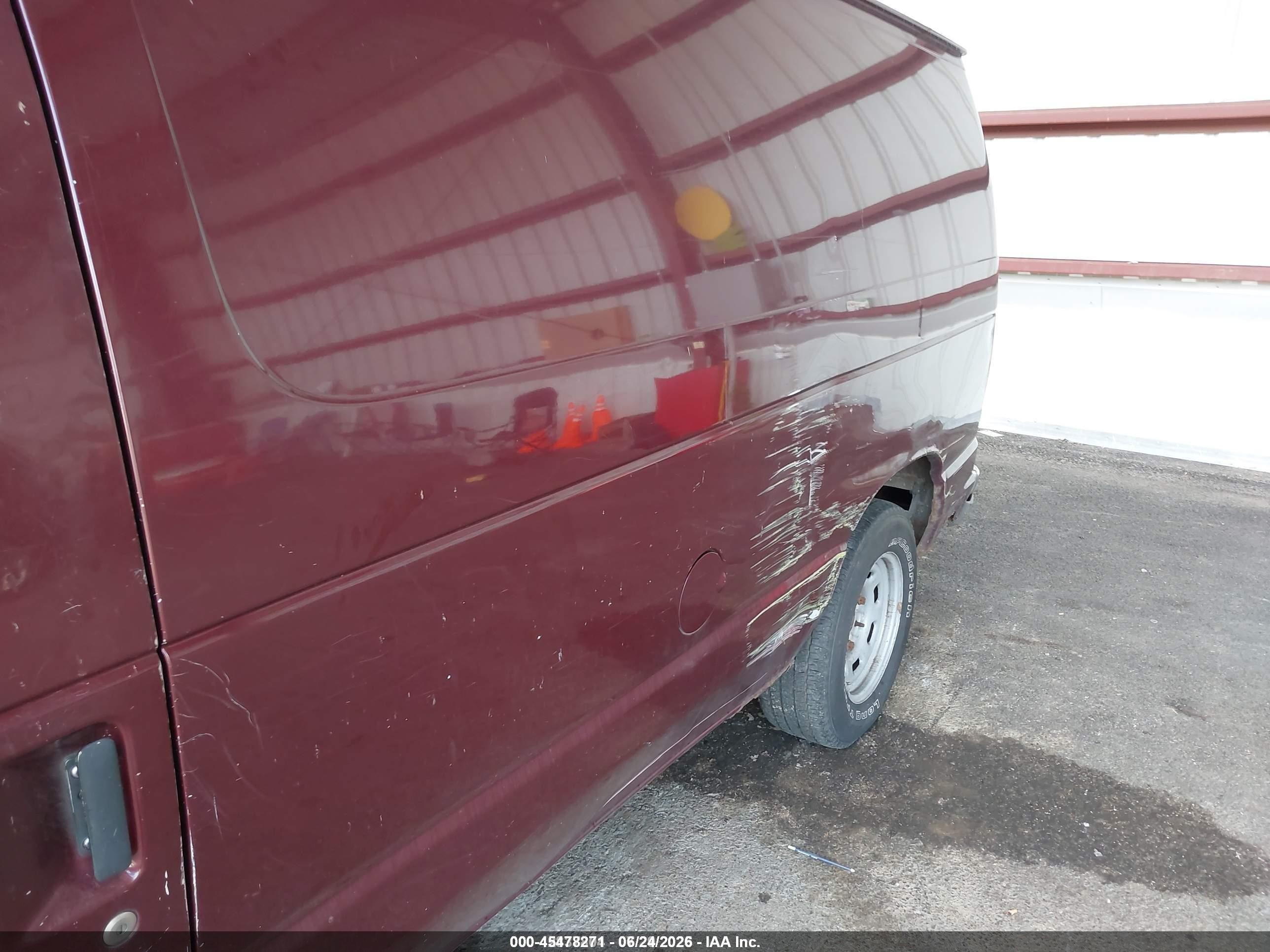 2004 Ford E-150 Commercial/recreational Maroon vin: 1FTRE14W04HB18831