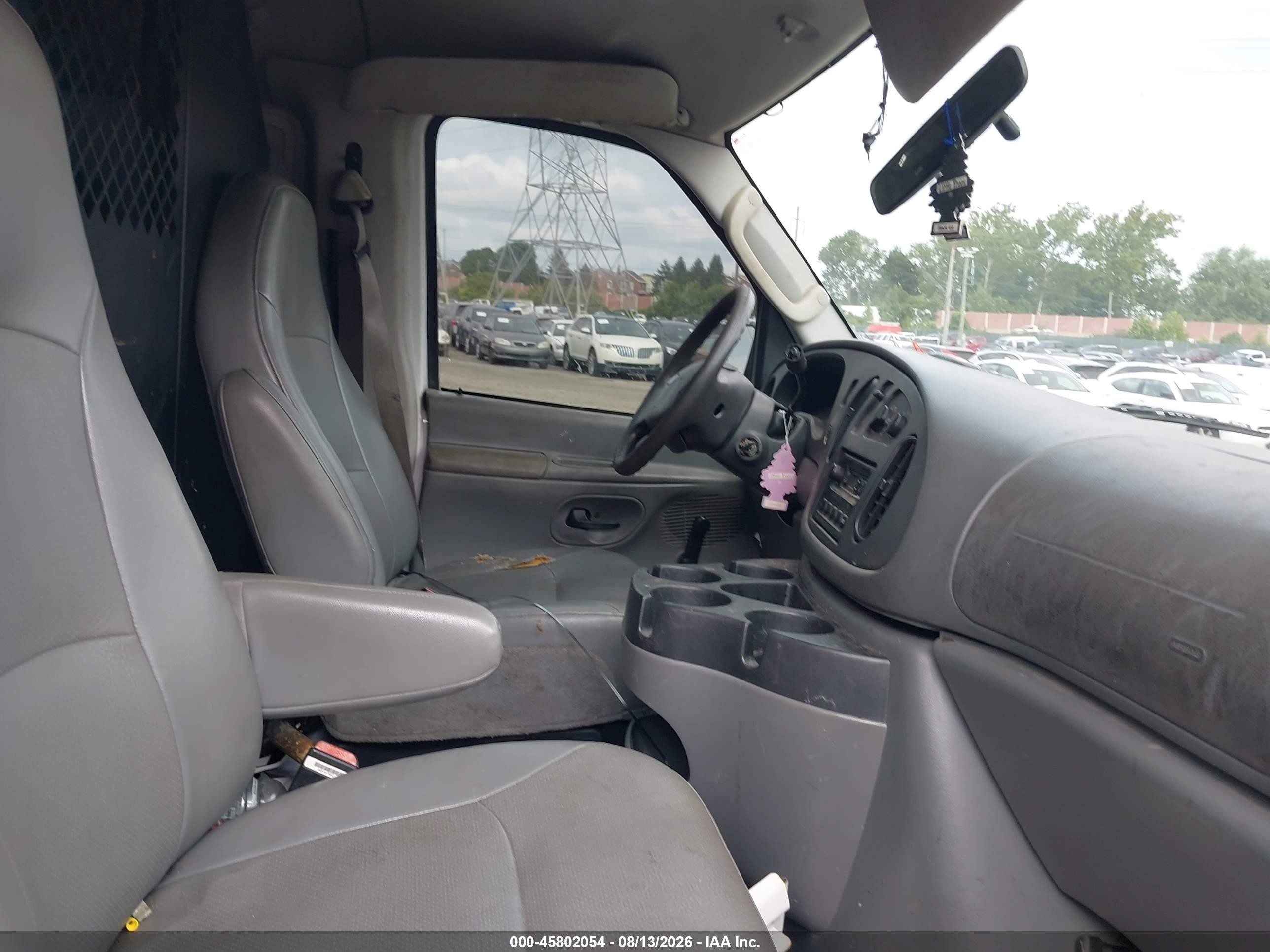 2005 Ford E-150 Commercial/recreational White vin: 1FTRE14W05HA96475