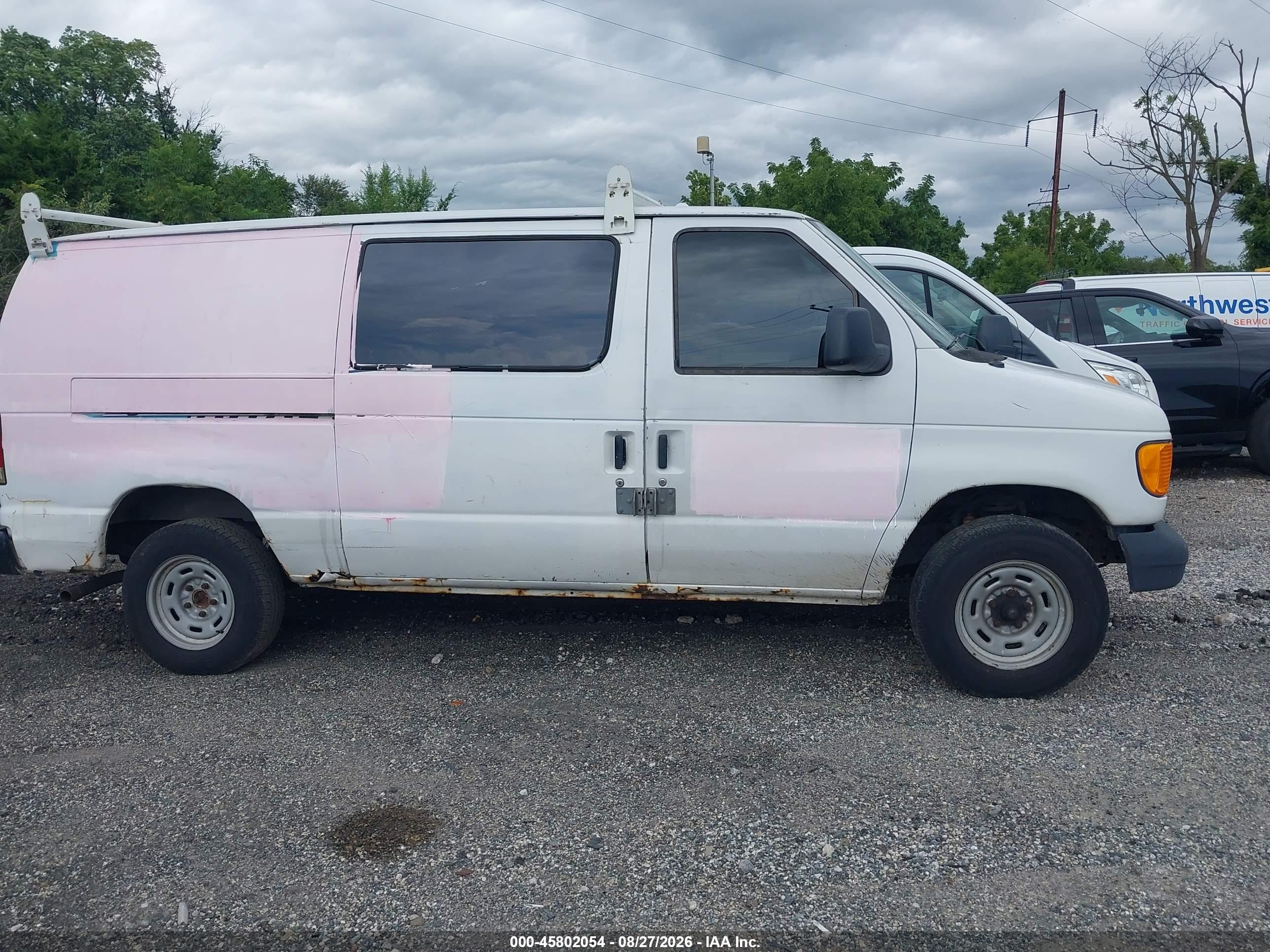 2005 Ford E-150 Commercial/recreational White vin: 1FTRE14W05HA96475