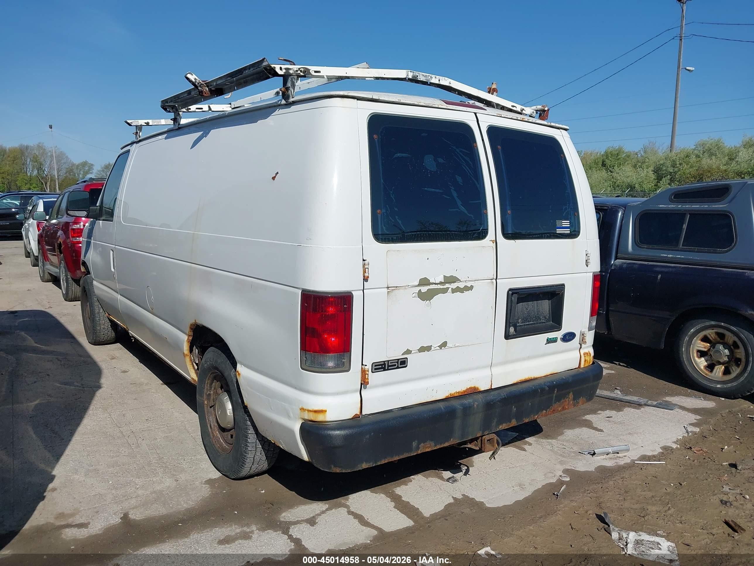 2004 Ford E-150 Commercial/recreational White vin: 1FTRE14W14HA43850