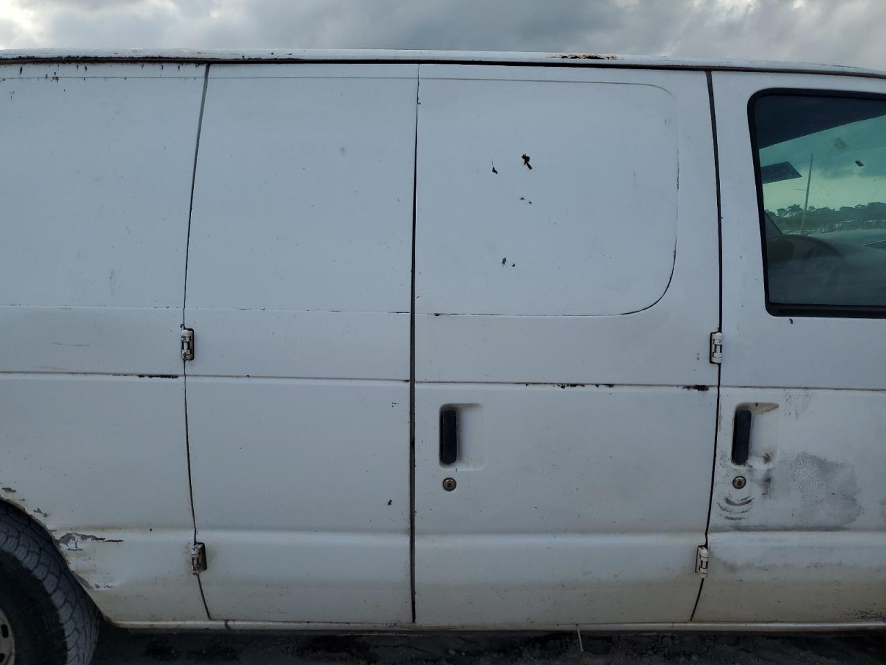 2001 Ford Econoline E150 Van Белый vin: 1FTRE14W21HA39673