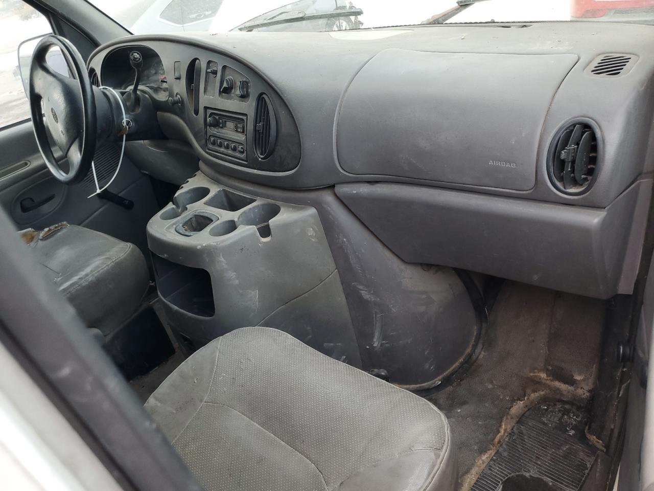 2001 Ford Econoline E150 Van Белый vin: 1FTRE14W21HA39673