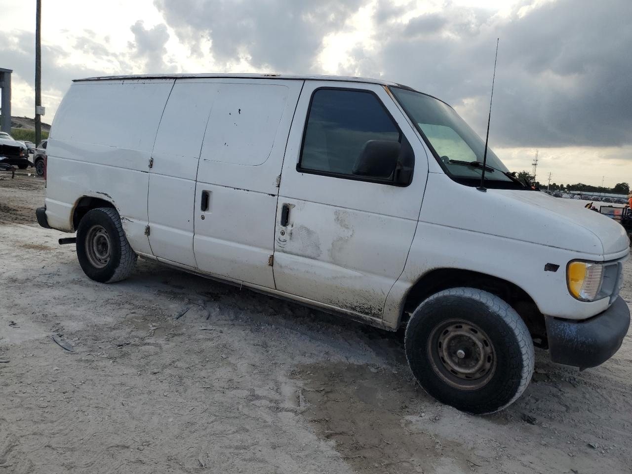 2001 Ford Econoline E150 Van Белый vin: 1FTRE14W21HA39673