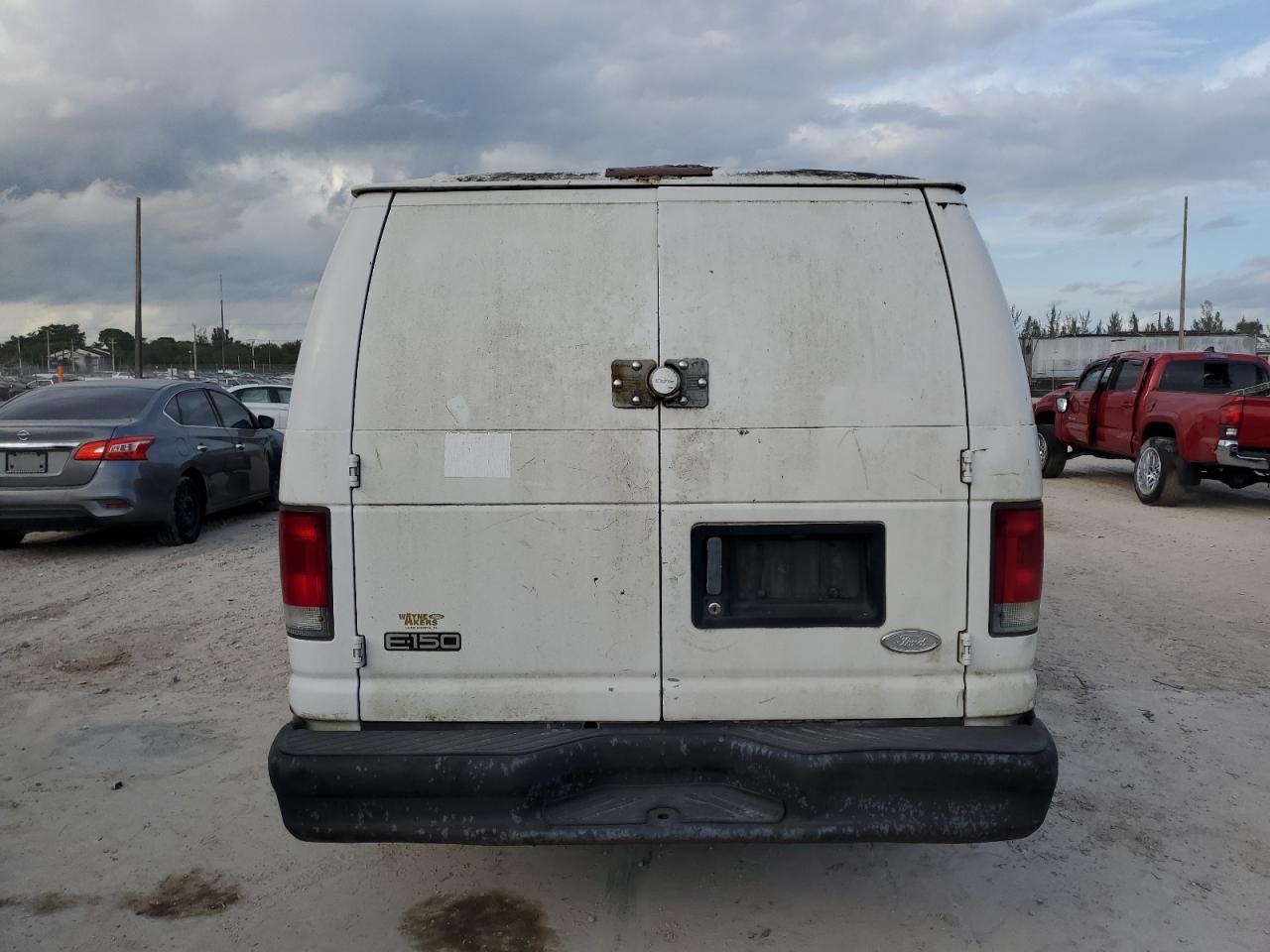 2001 Ford Econoline E150 Van Белый vin: 1FTRE14W21HA39673