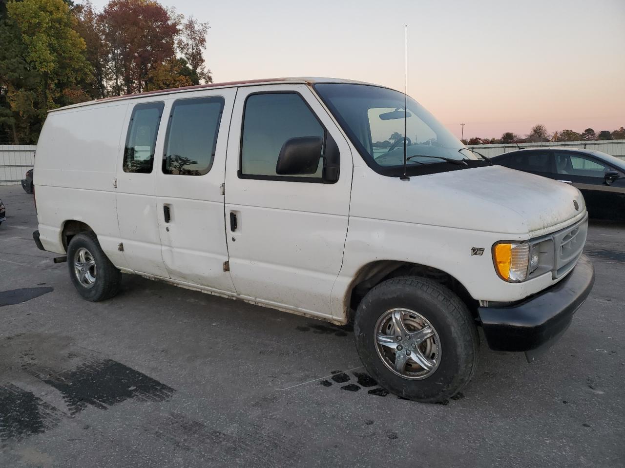 2001 Ford Econoline E150 Van White vin: 1FTRE14W21HB64477