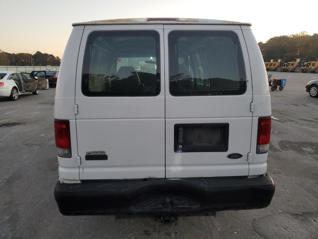 2001 Ford Econoline E150 Van White vin: 1FTRE14W21HB64477
