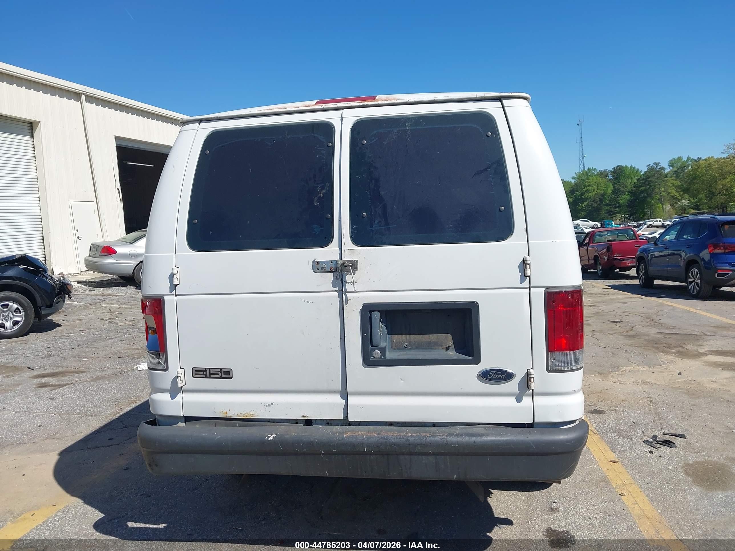 2005 Ford E-150 Commercial/recreational White vin: 1FTRE14W25HA00958