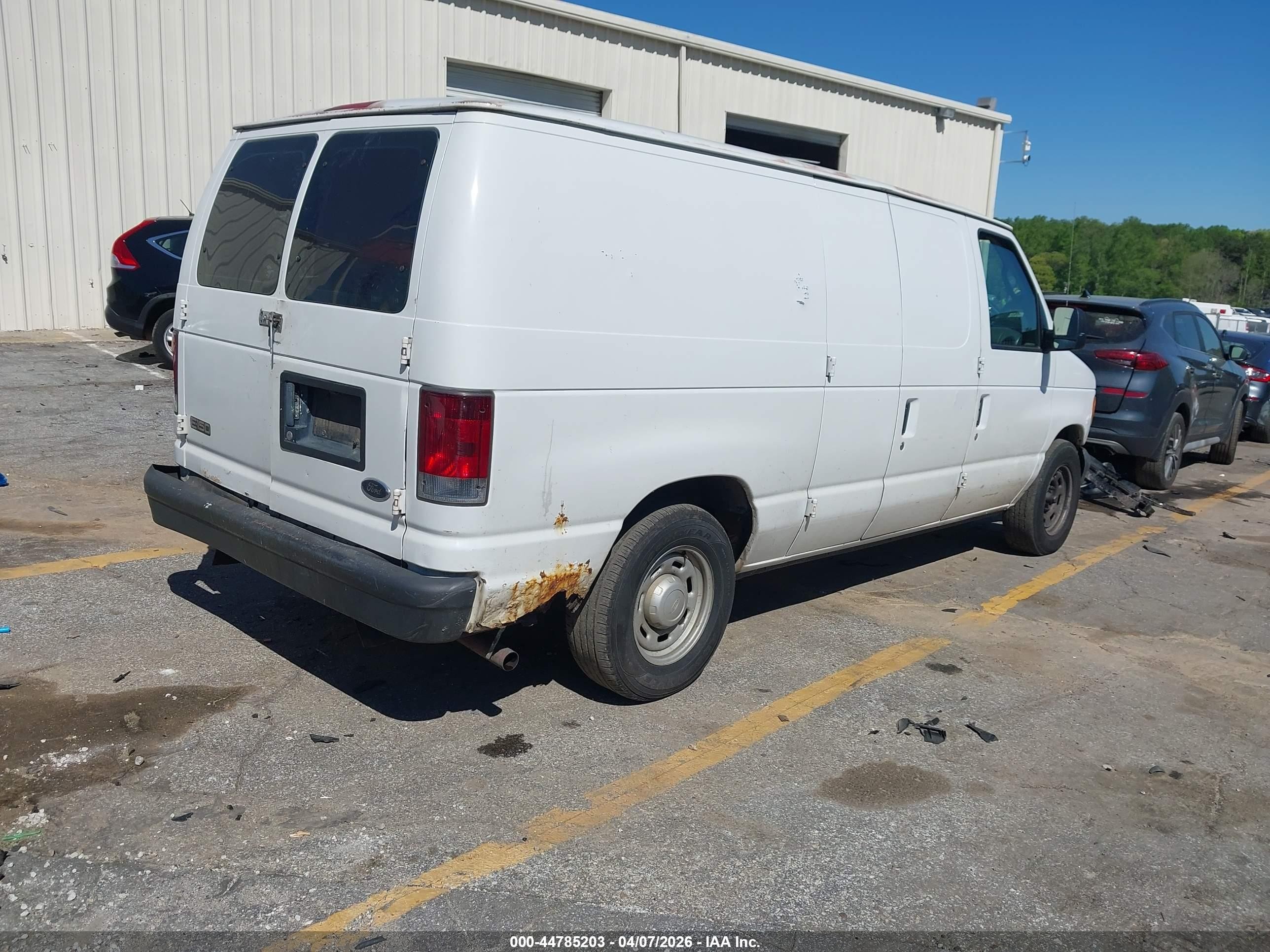 2005 Ford E-150 Commercial/recreational White vin: 1FTRE14W25HA00958