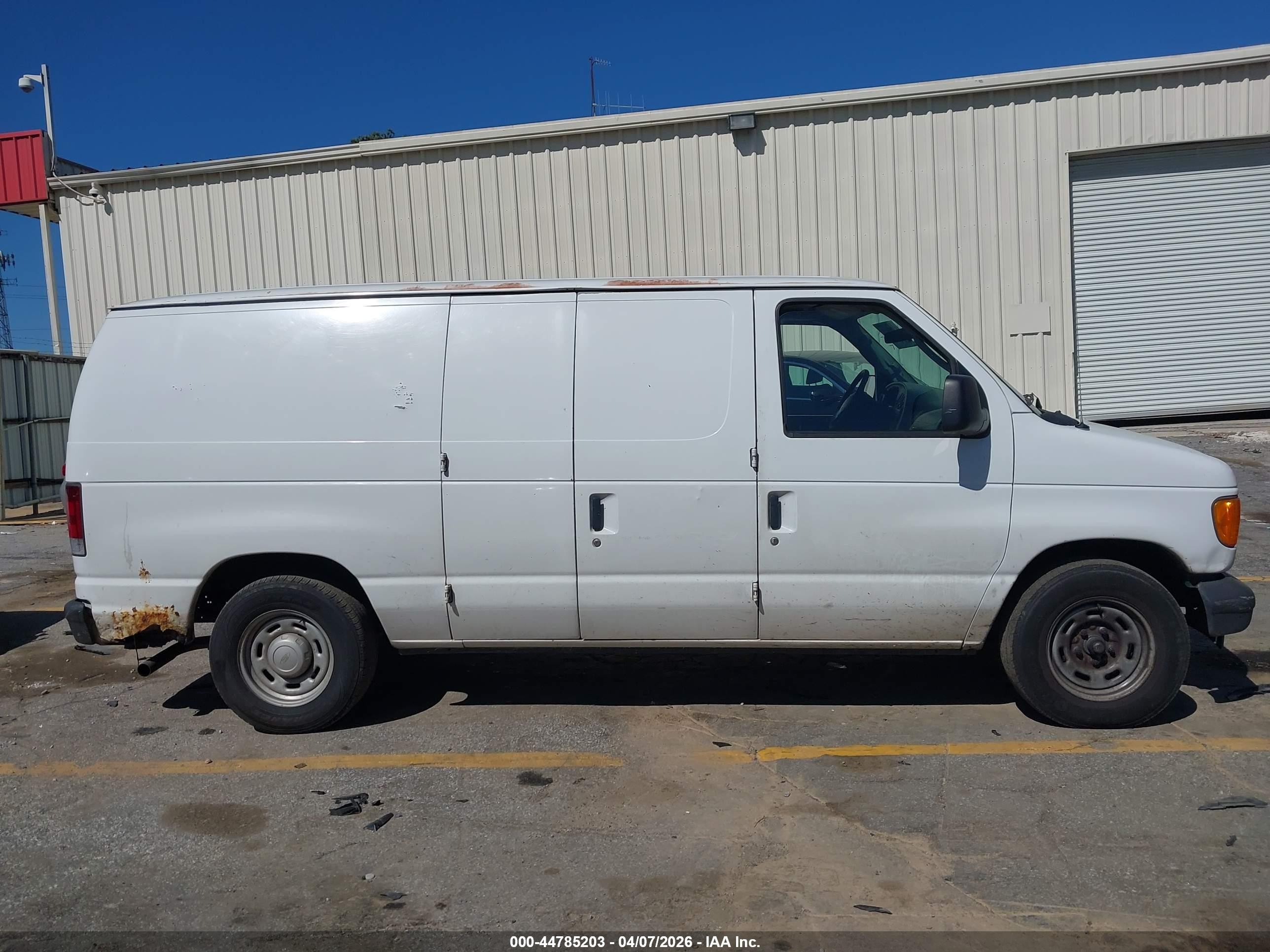 2005 Ford E-150 Commercial/recreational White vin: 1FTRE14W25HA00958
