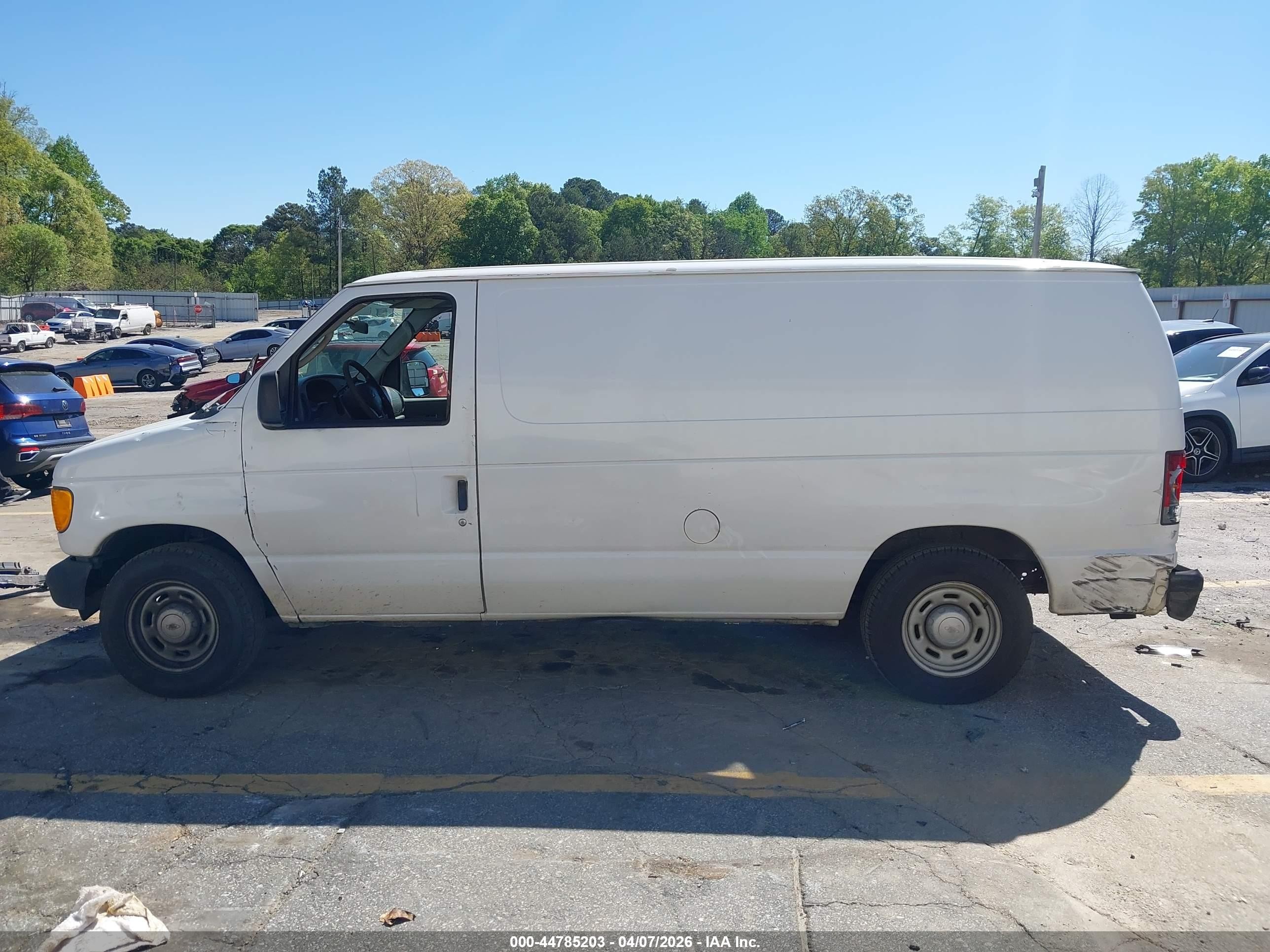 2005 Ford E-150 Commercial/recreational White vin: 1FTRE14W25HA00958