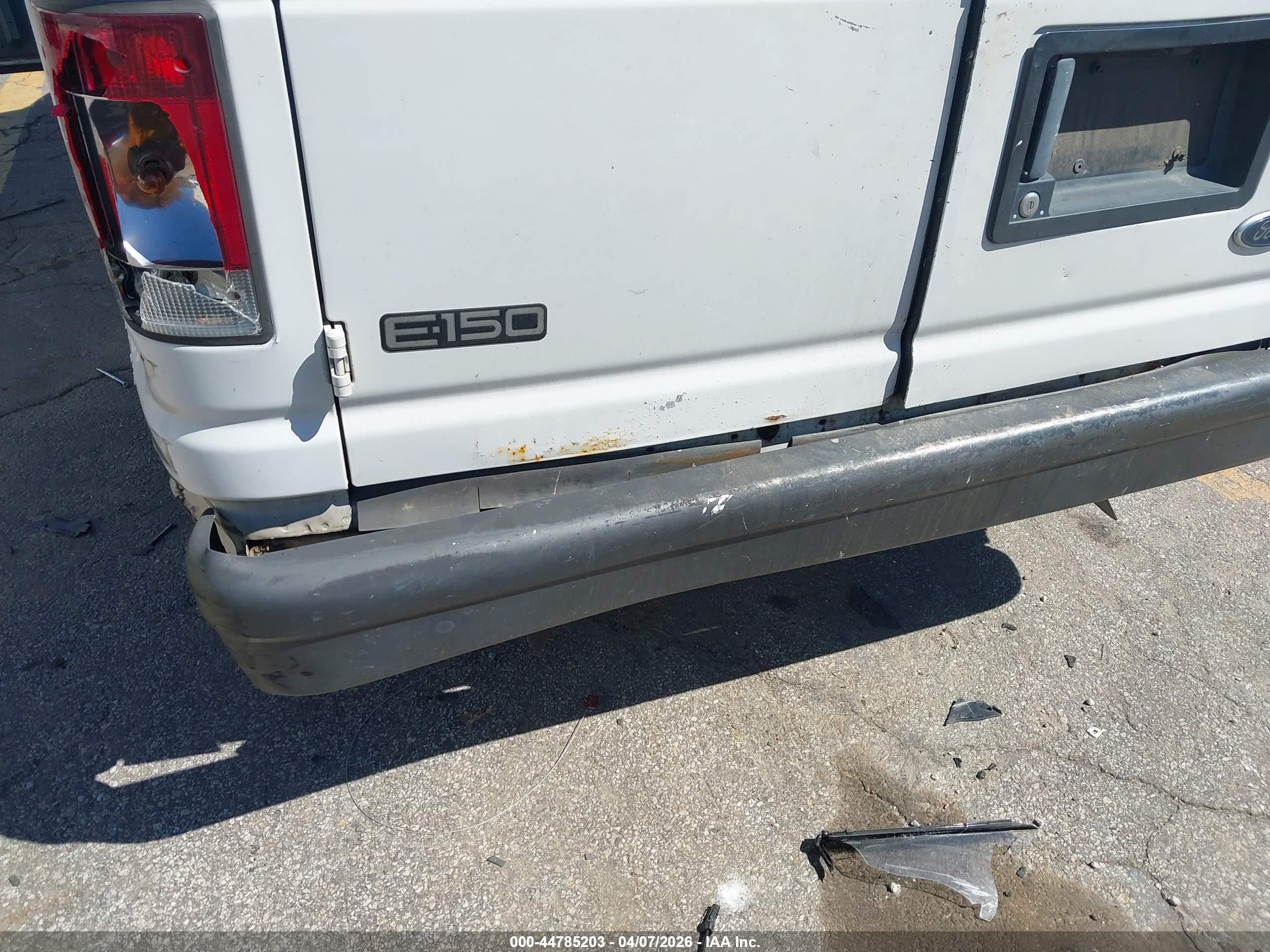 2005 Ford E-150 Commercial/recreational White vin: 1FTRE14W25HA00958
