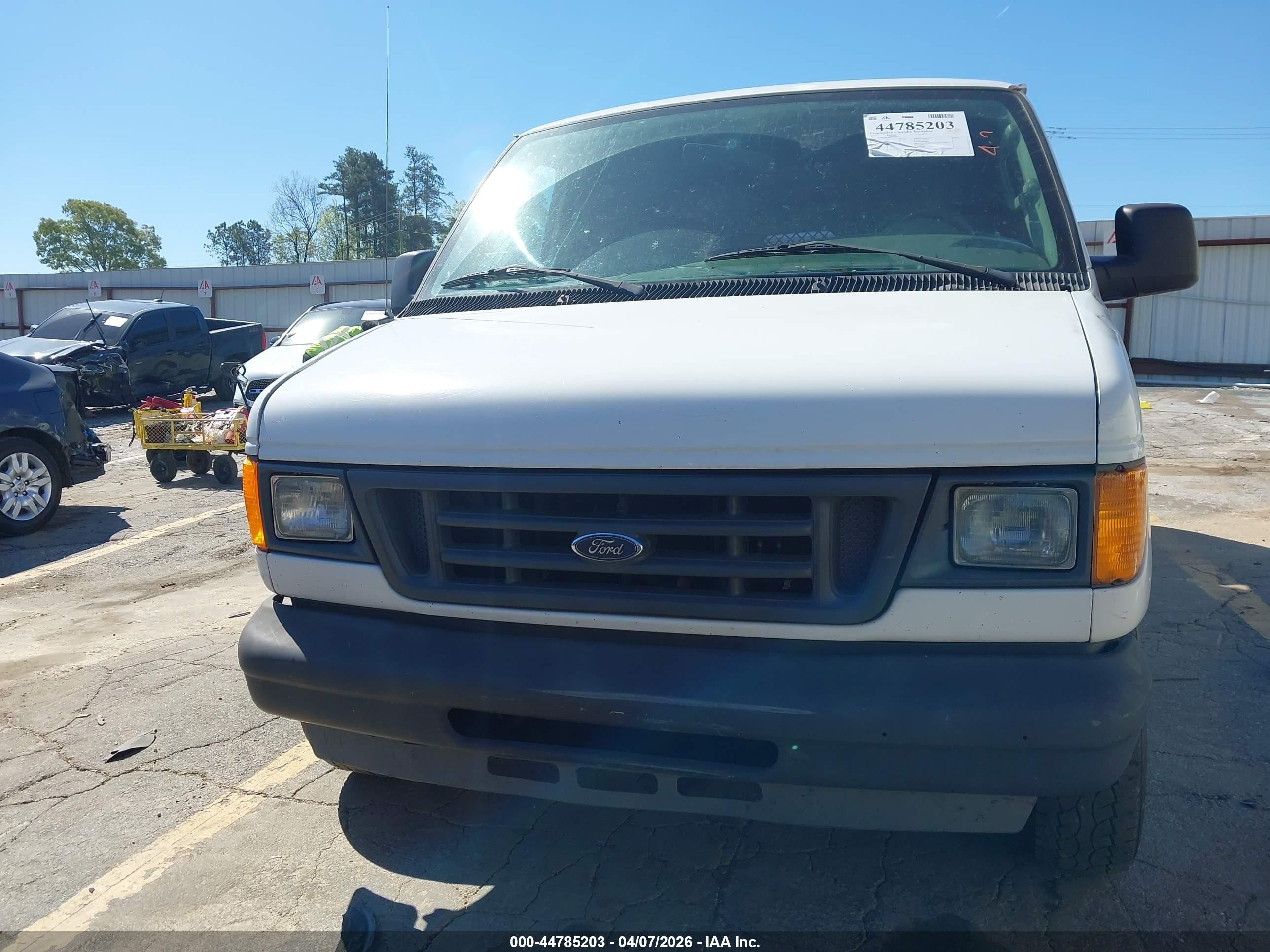 2005 Ford E-150 Commercial/recreational White vin: 1FTRE14W25HA00958