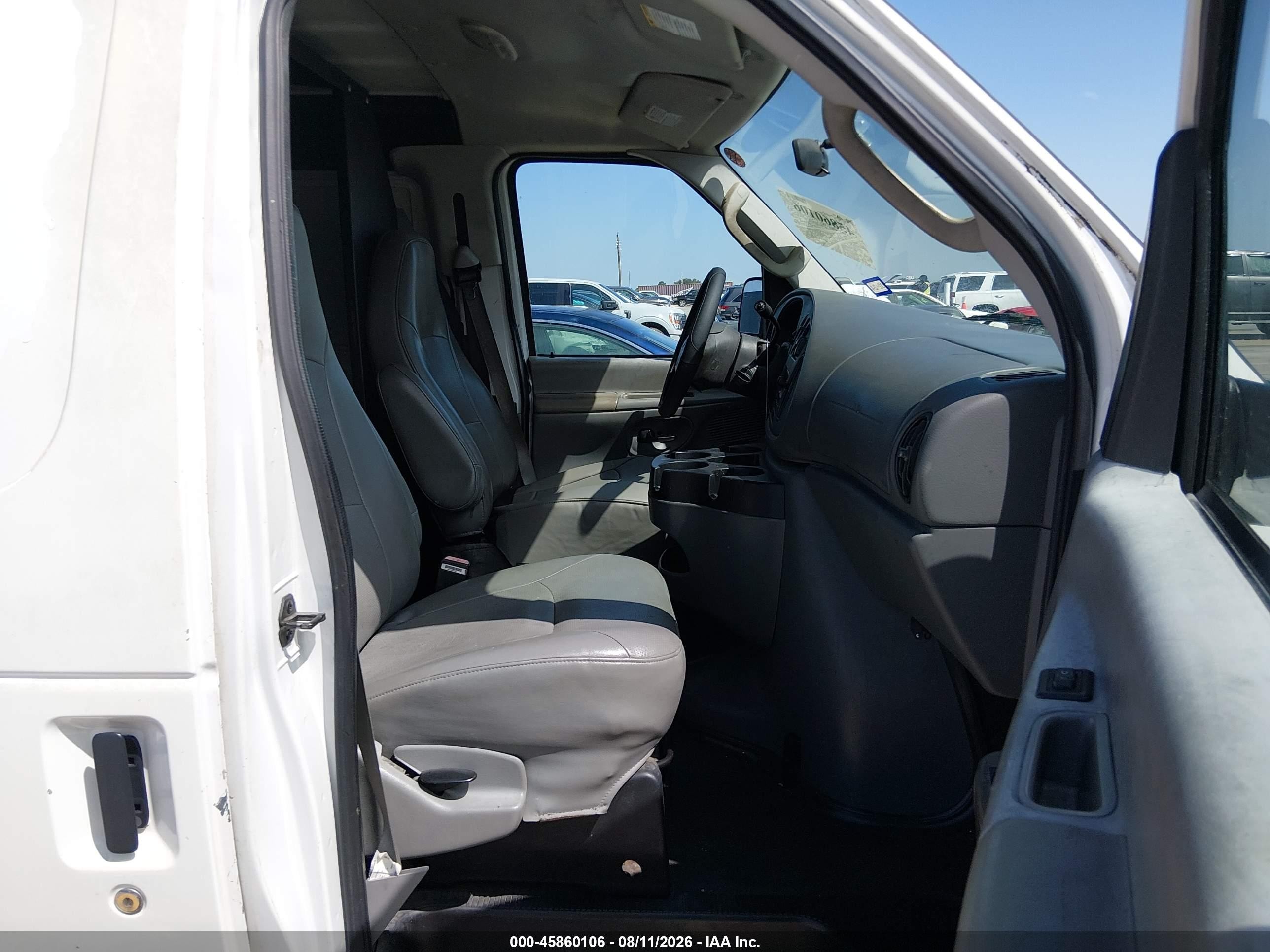 2006 Ford E-150 Commercial/recreational White vin: 1FTRE14W26HA13517