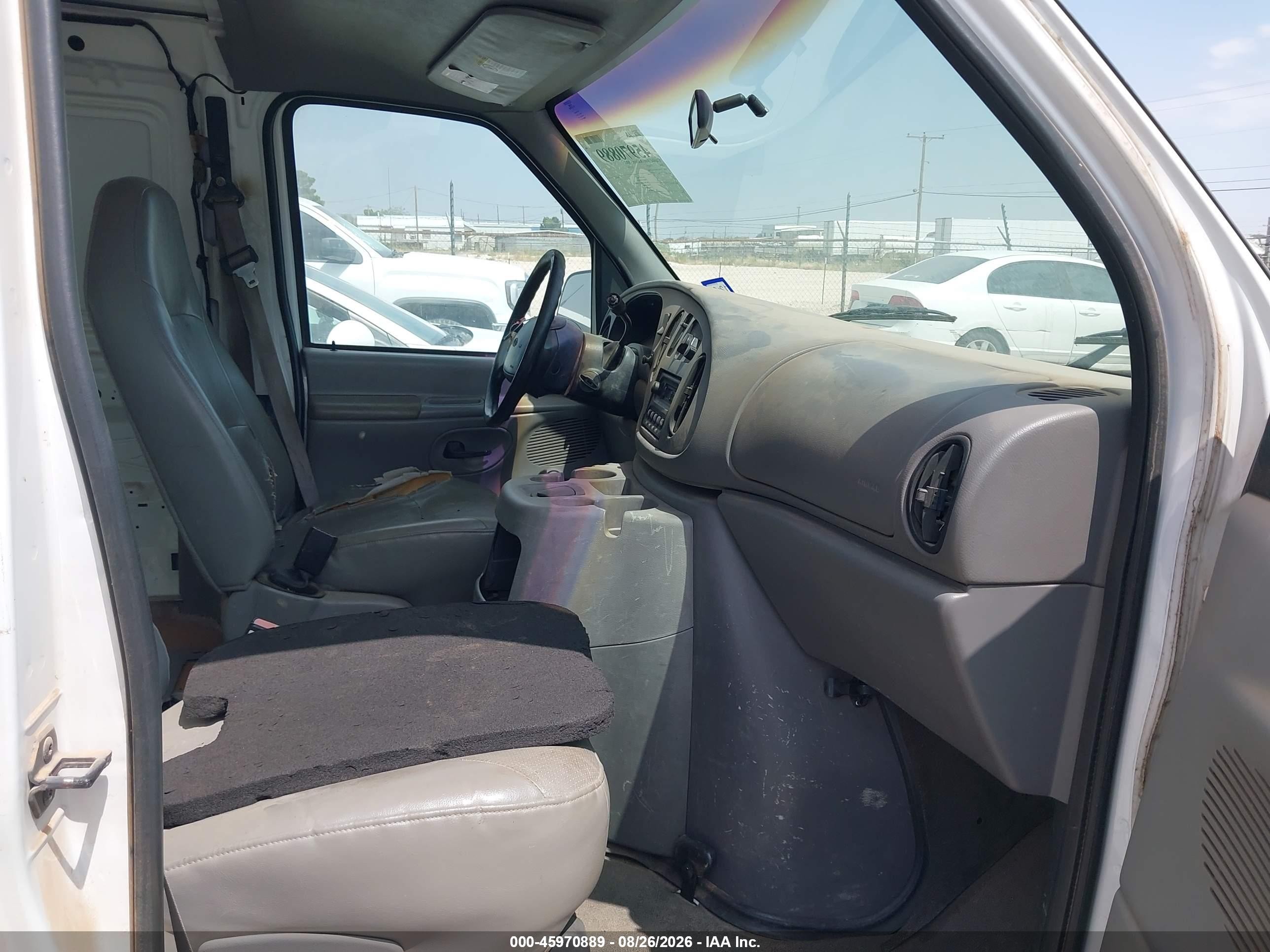 2000 Ford E-150 Commercial/recreational Белый vin: 1FTRE14W2YHA77866