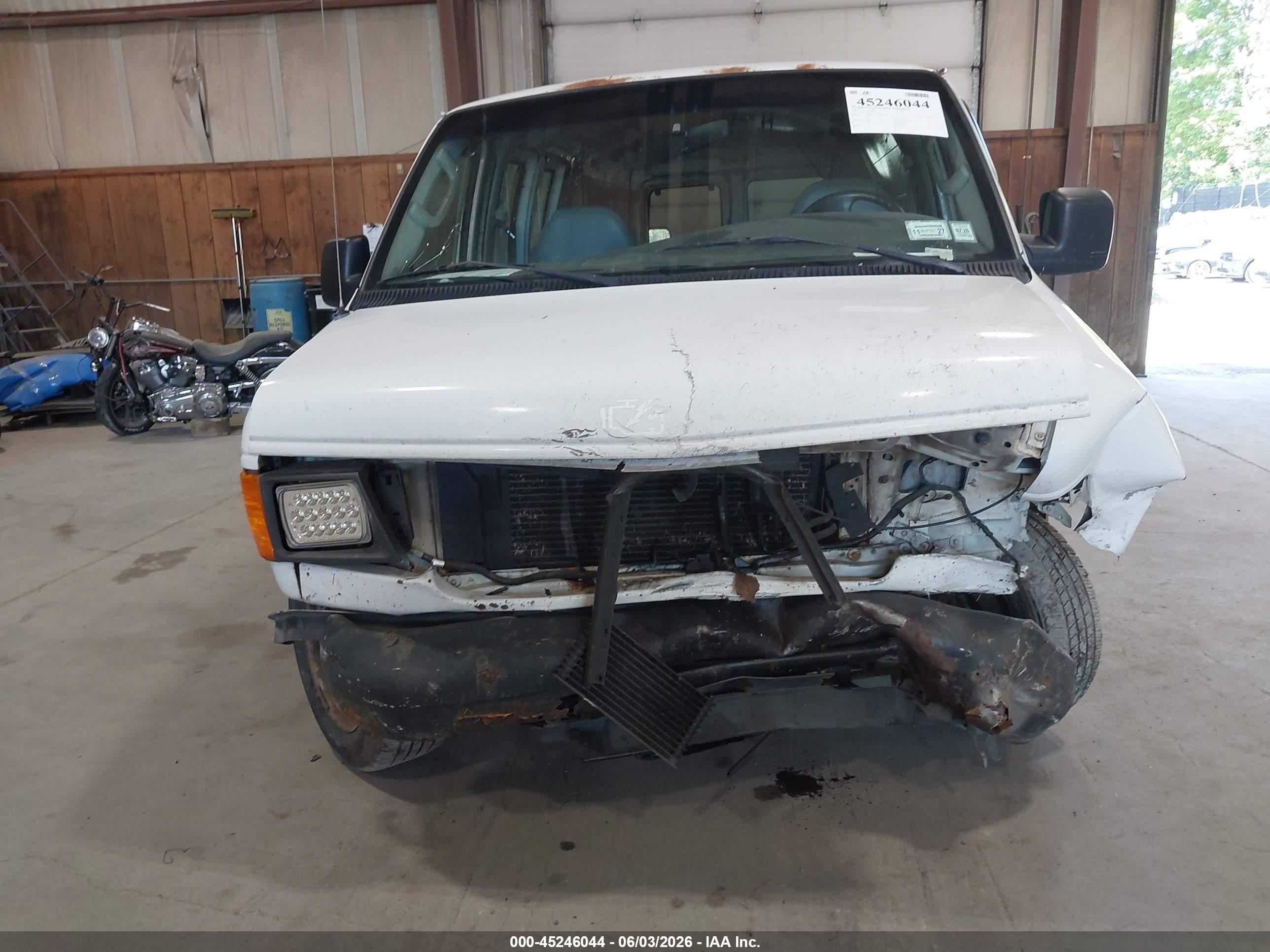 2004 Ford E-150 Commercial/recreational Белый vin: 1FTRE14W34HA37547
