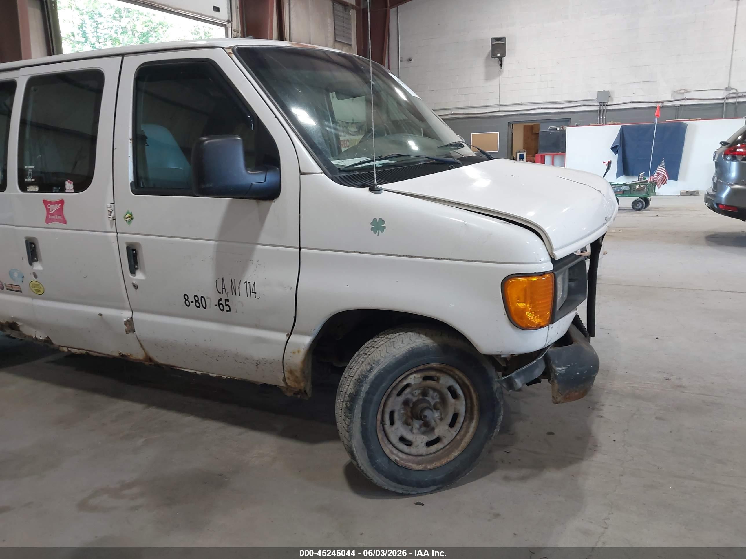 2004 Ford E-150 Commercial/recreational Белый vin: 1FTRE14W34HA37547