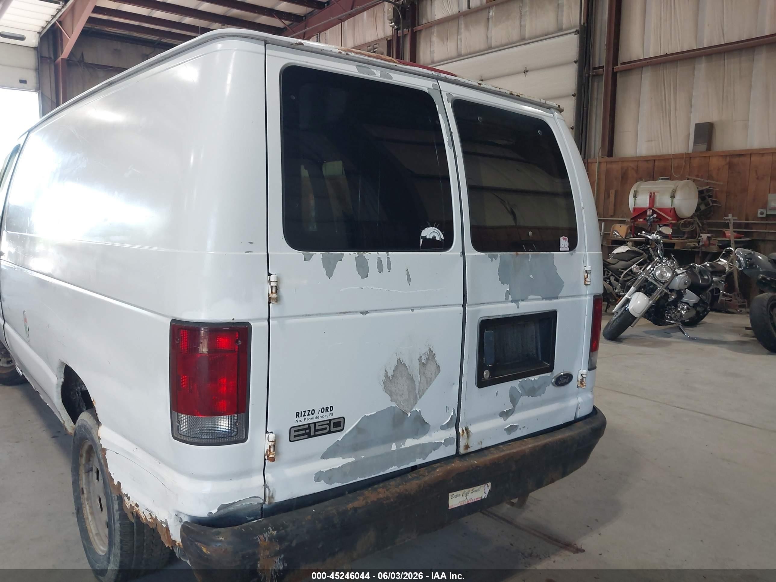 2004 Ford E-150 Commercial/recreational Белый vin: 1FTRE14W34HA37547