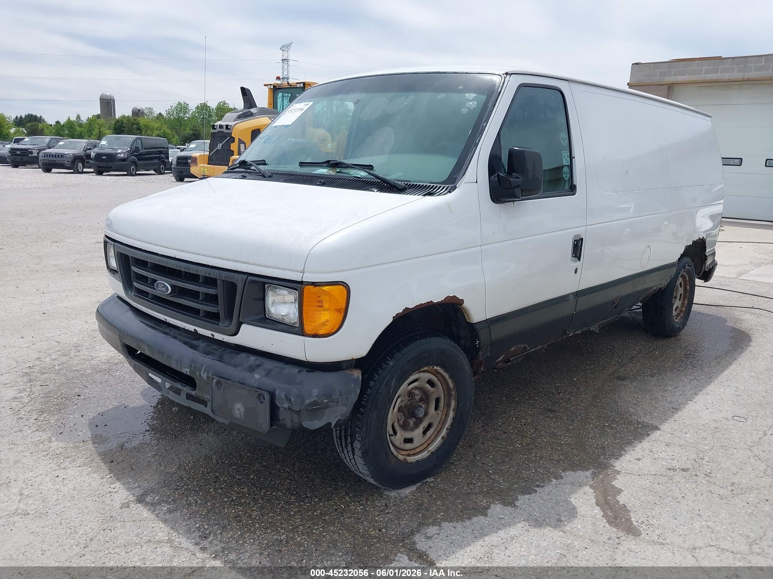 2004 Ford E-150 Commercial/recreational White vin: 1FTRE14W34HB47353