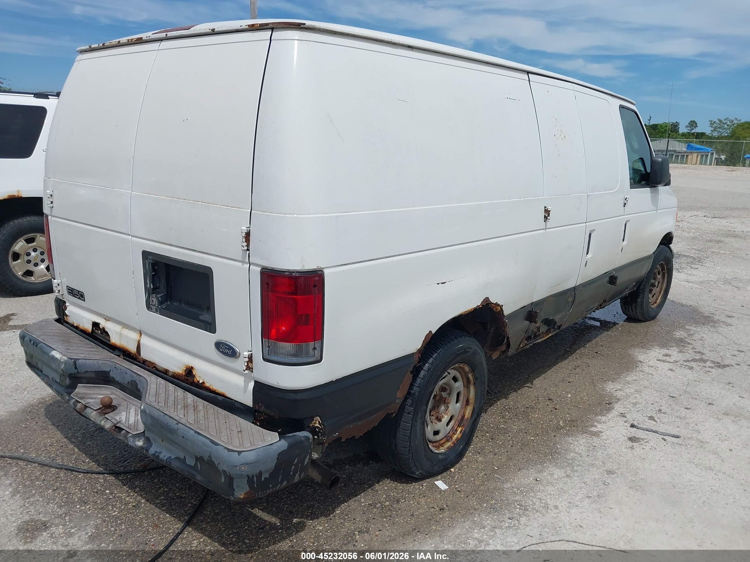 2004 Ford E-150 Commercial/recreational White vin: 1FTRE14W34HB47353