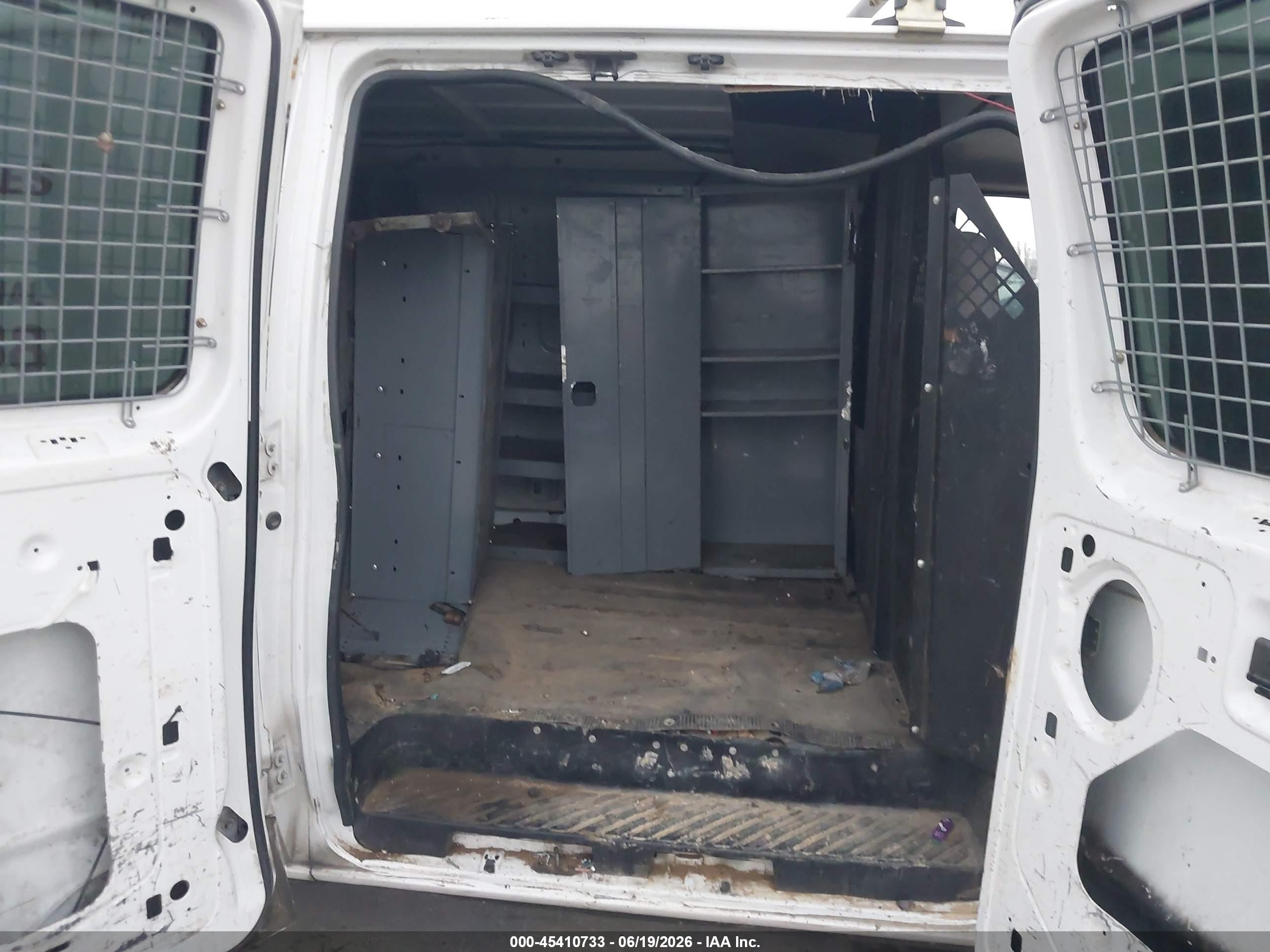 2005 Ford E-150 Commercial/recreational White vin: 1FTRE14W45HA68999