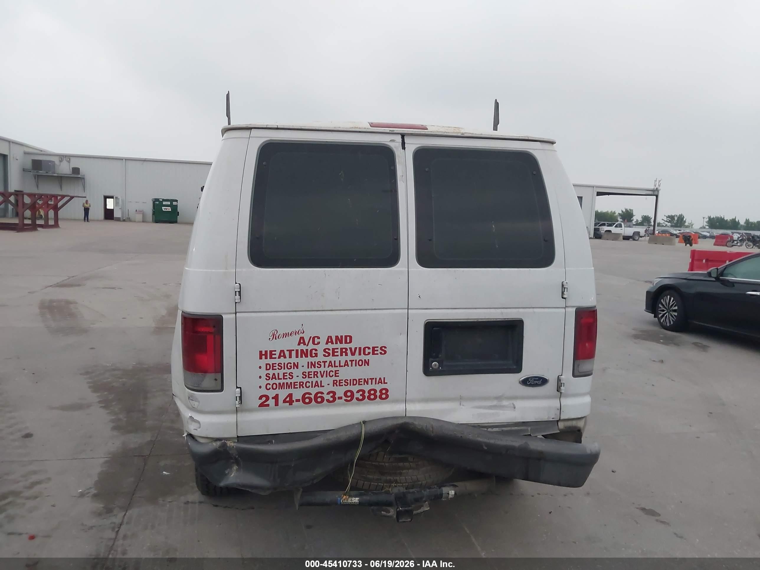 2005 Ford E-150 Commercial/recreational White vin: 1FTRE14W45HA68999