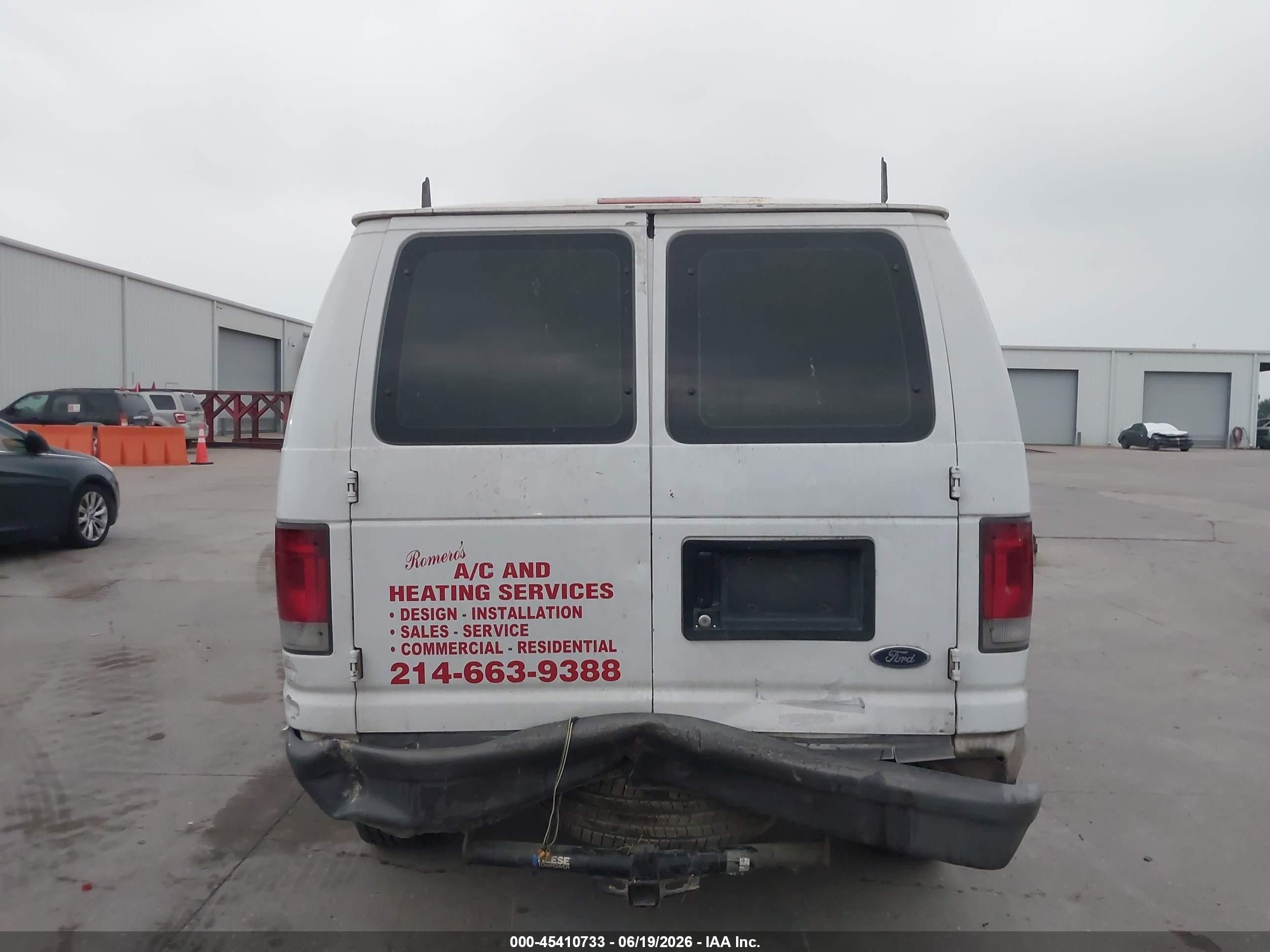 2005 Ford E-150 Commercial/recreational White vin: 1FTRE14W45HA68999