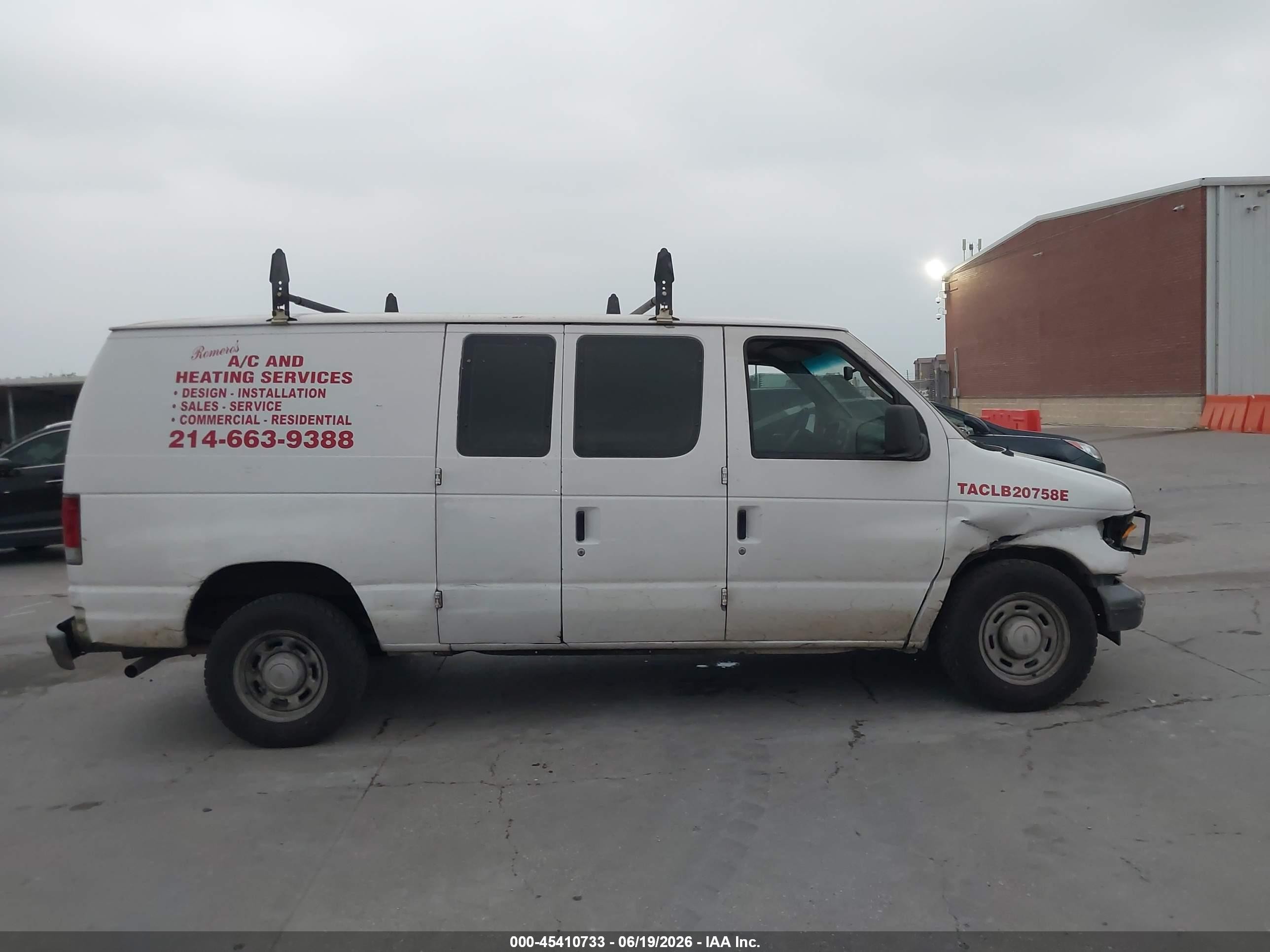 2005 Ford E-150 Commercial/recreational White vin: 1FTRE14W45HA68999