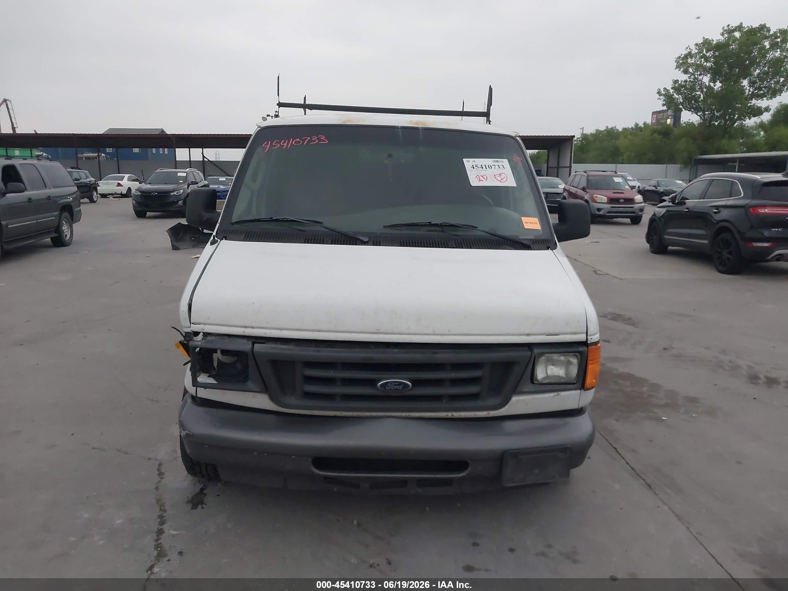 2005 Ford E-150 Commercial/recreational White vin: 1FTRE14W45HA68999