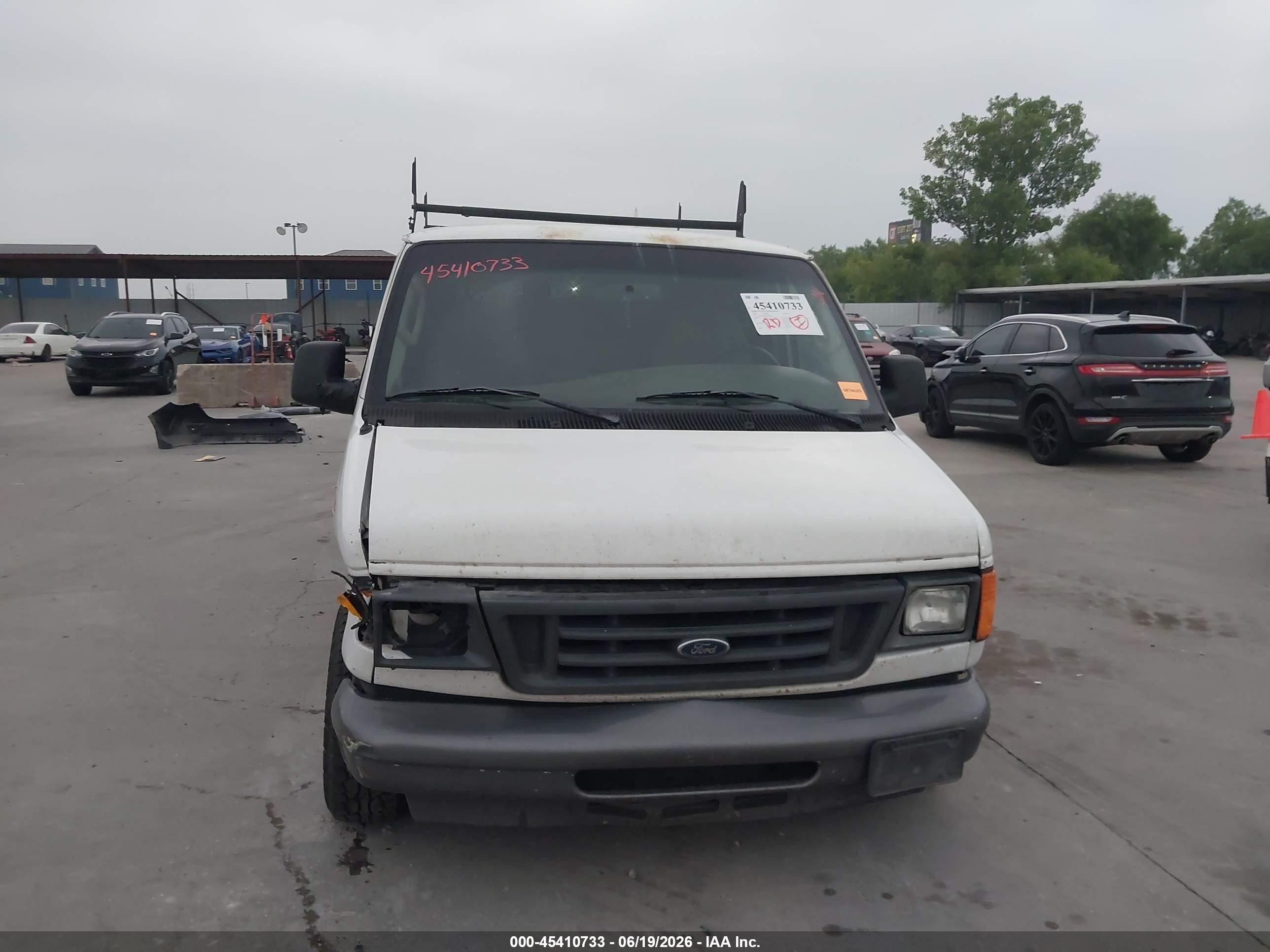 2005 Ford E-150 Commercial/recreational White vin: 1FTRE14W45HA68999
