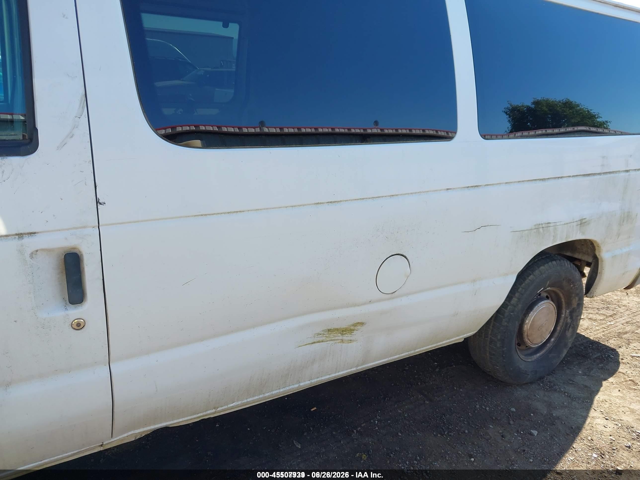 1999 Ford E-150 Commercial/recreational White vin: 1FTRE14W5XHA25422
