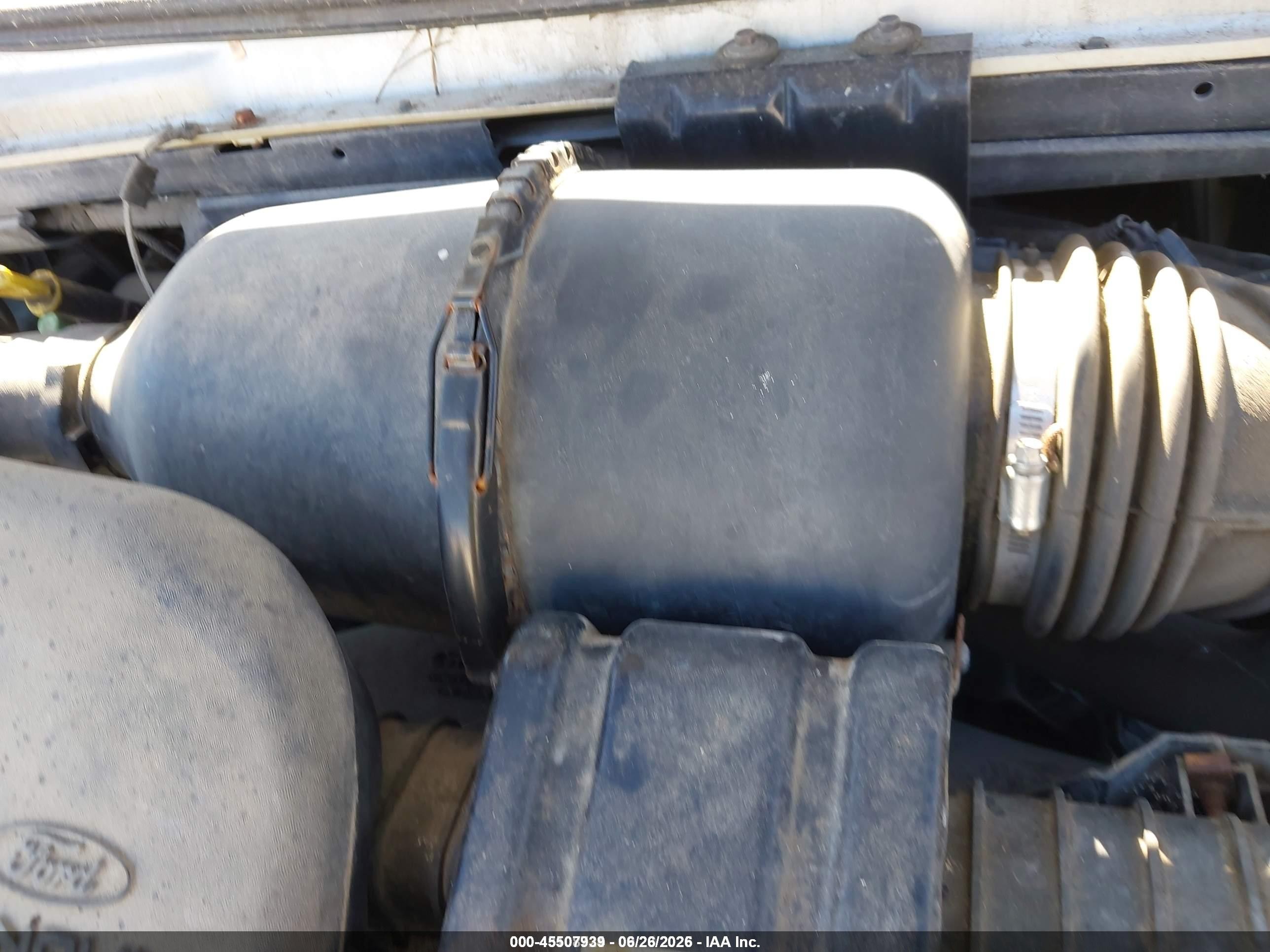 1999 Ford E-150 Commercial/recreational White vin: 1FTRE14W5XHA25422