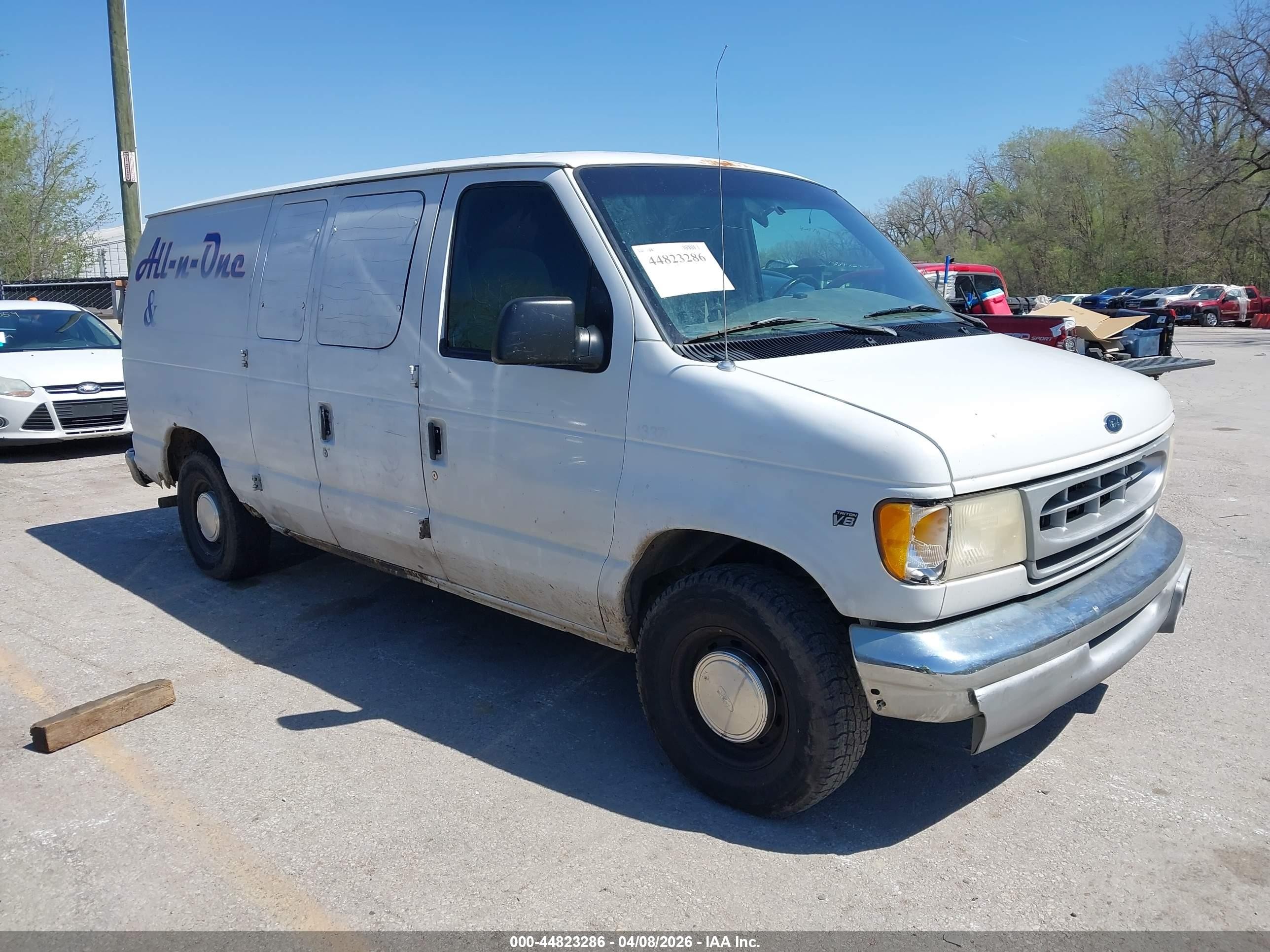 2000 Ford E-150 Commercial/recreational White vin: 1FTRE14W5YHA16933