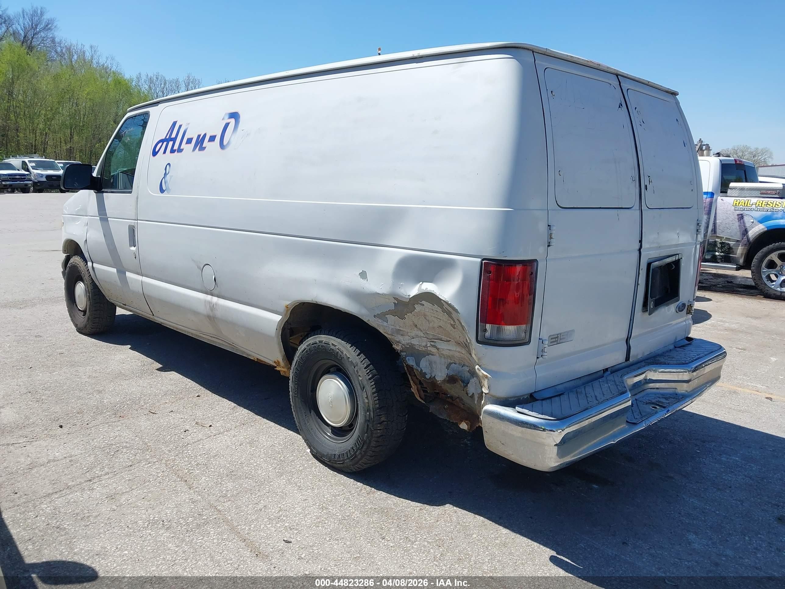 2000 Ford E-150 Commercial/recreational White vin: 1FTRE14W5YHA16933