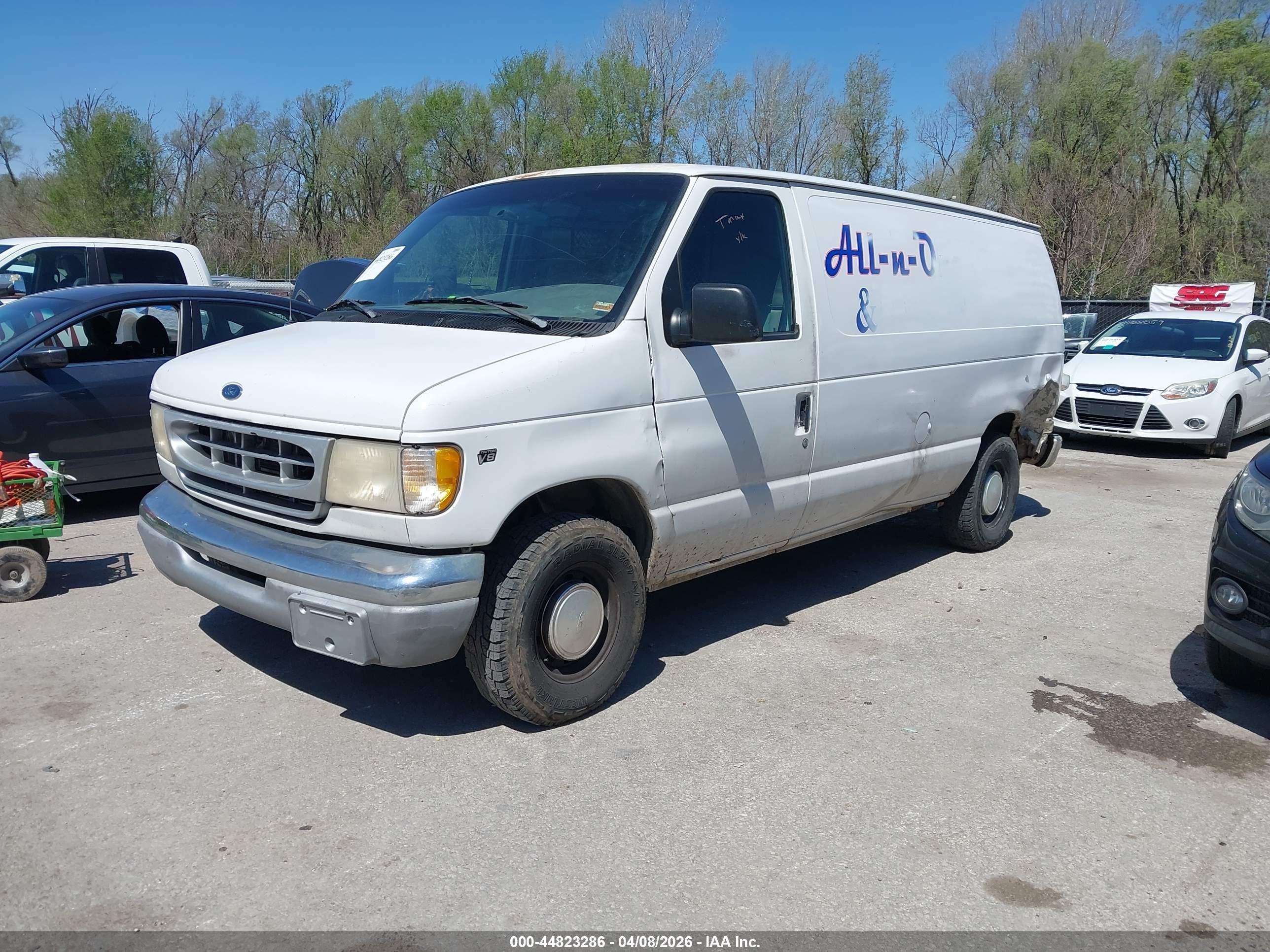 2000 Ford E-150 Commercial/recreational White vin: 1FTRE14W5YHA16933