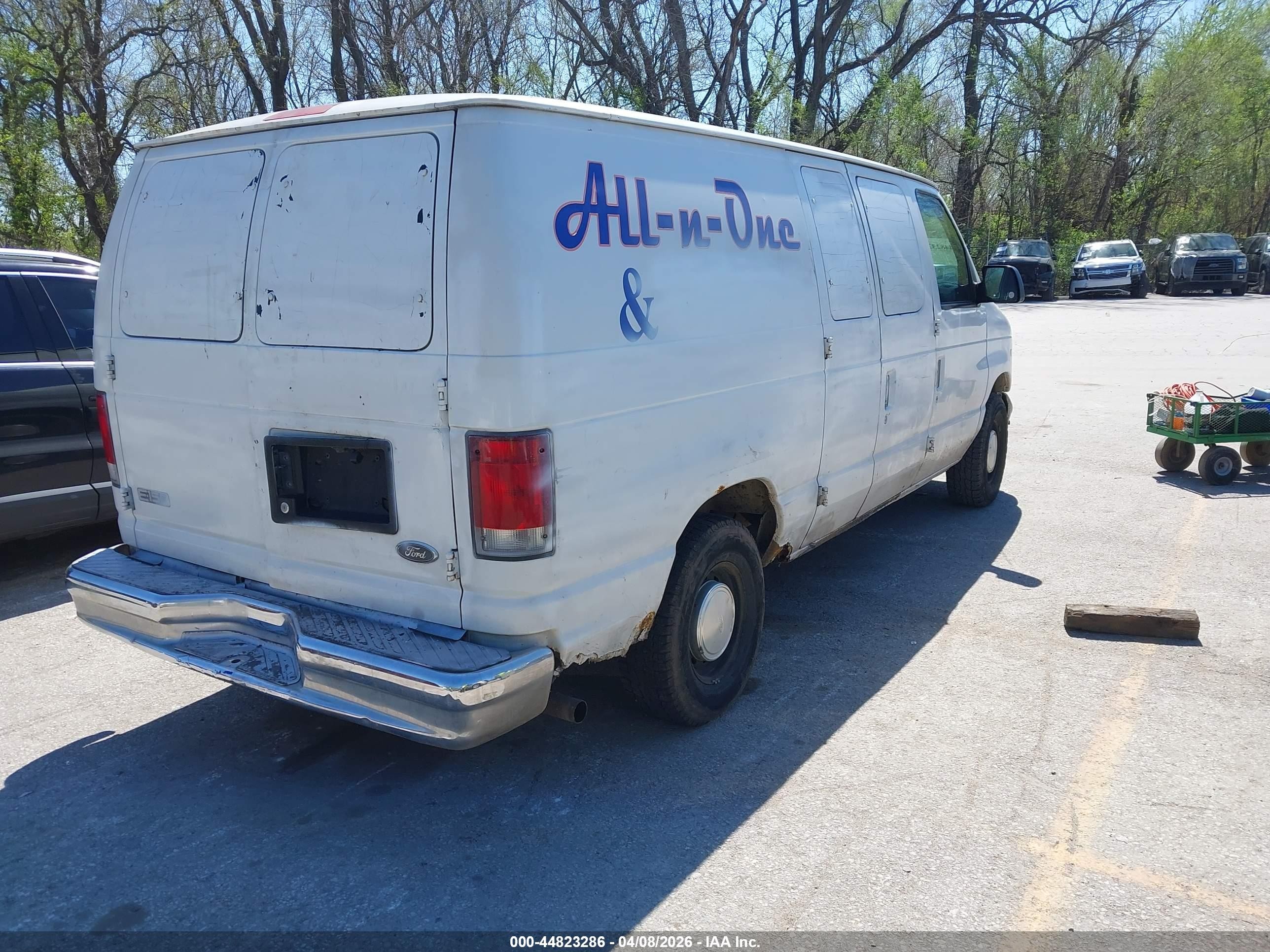 2000 Ford E-150 Commercial/recreational White vin: 1FTRE14W5YHA16933