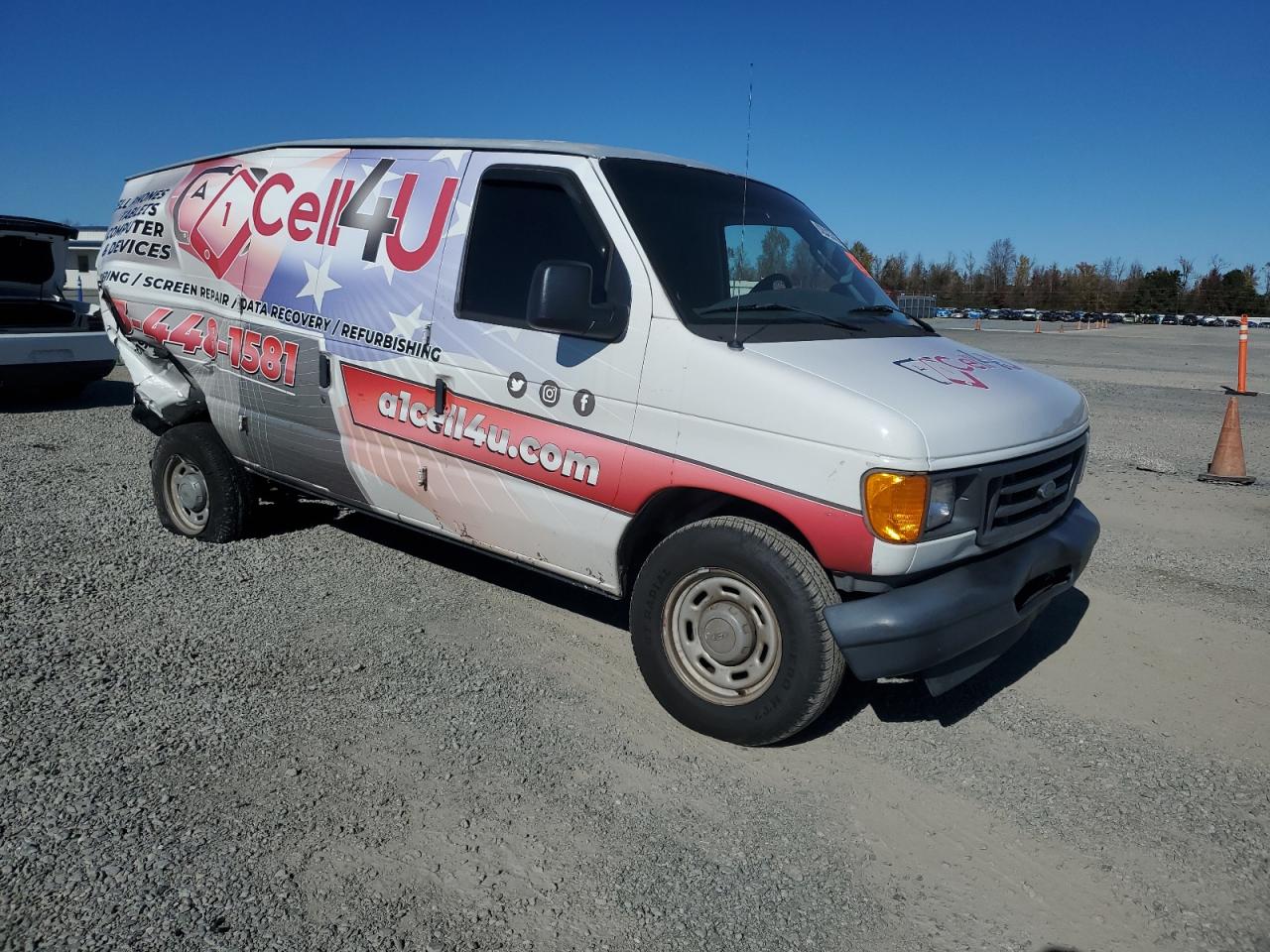 2004 Ford Econoline E150 Van White vin: 1FTRE14W64HA43844