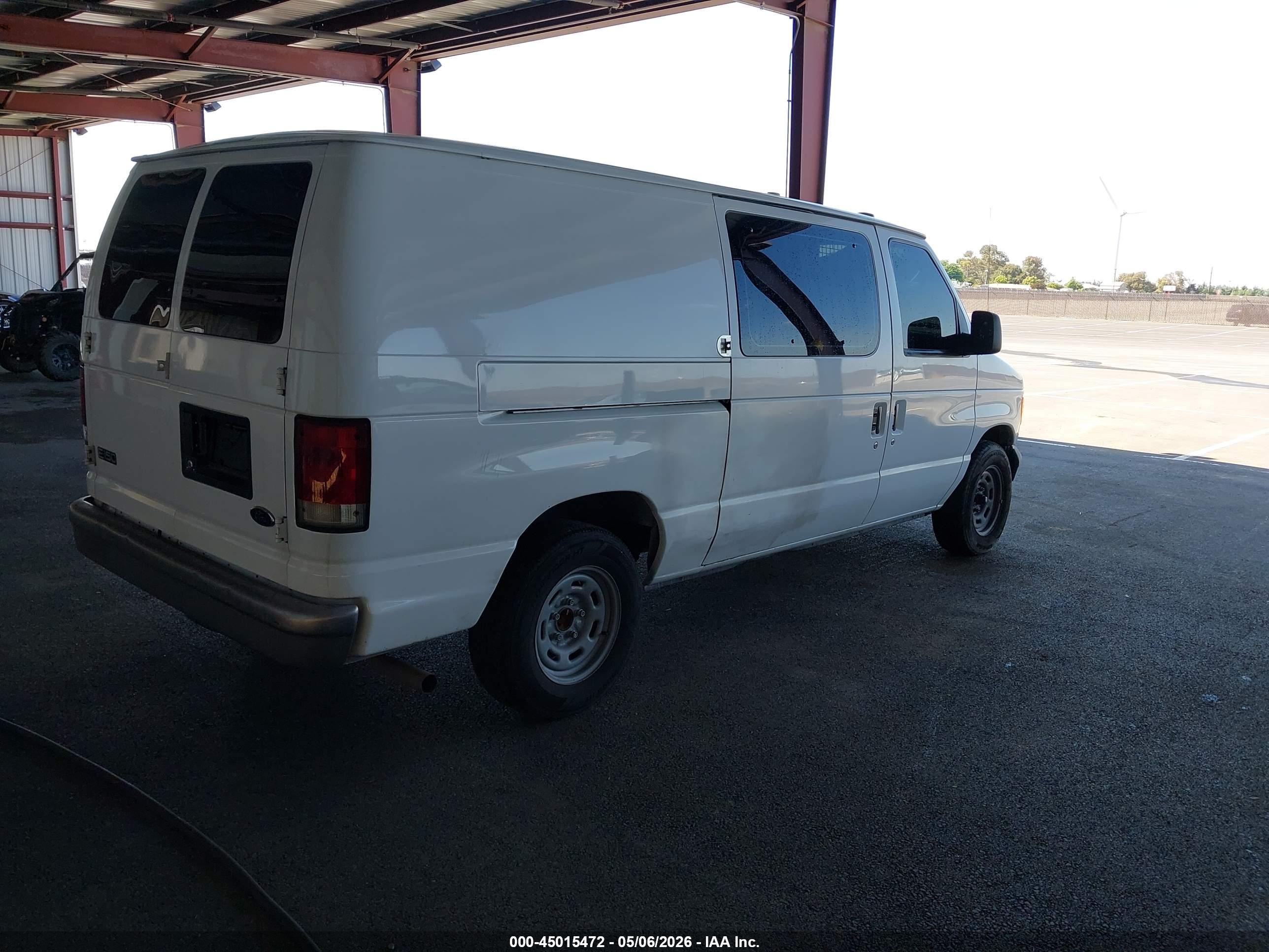 2004 Ford E-150 Commercial/recreational White vin: 1FTRE14W64HB03802