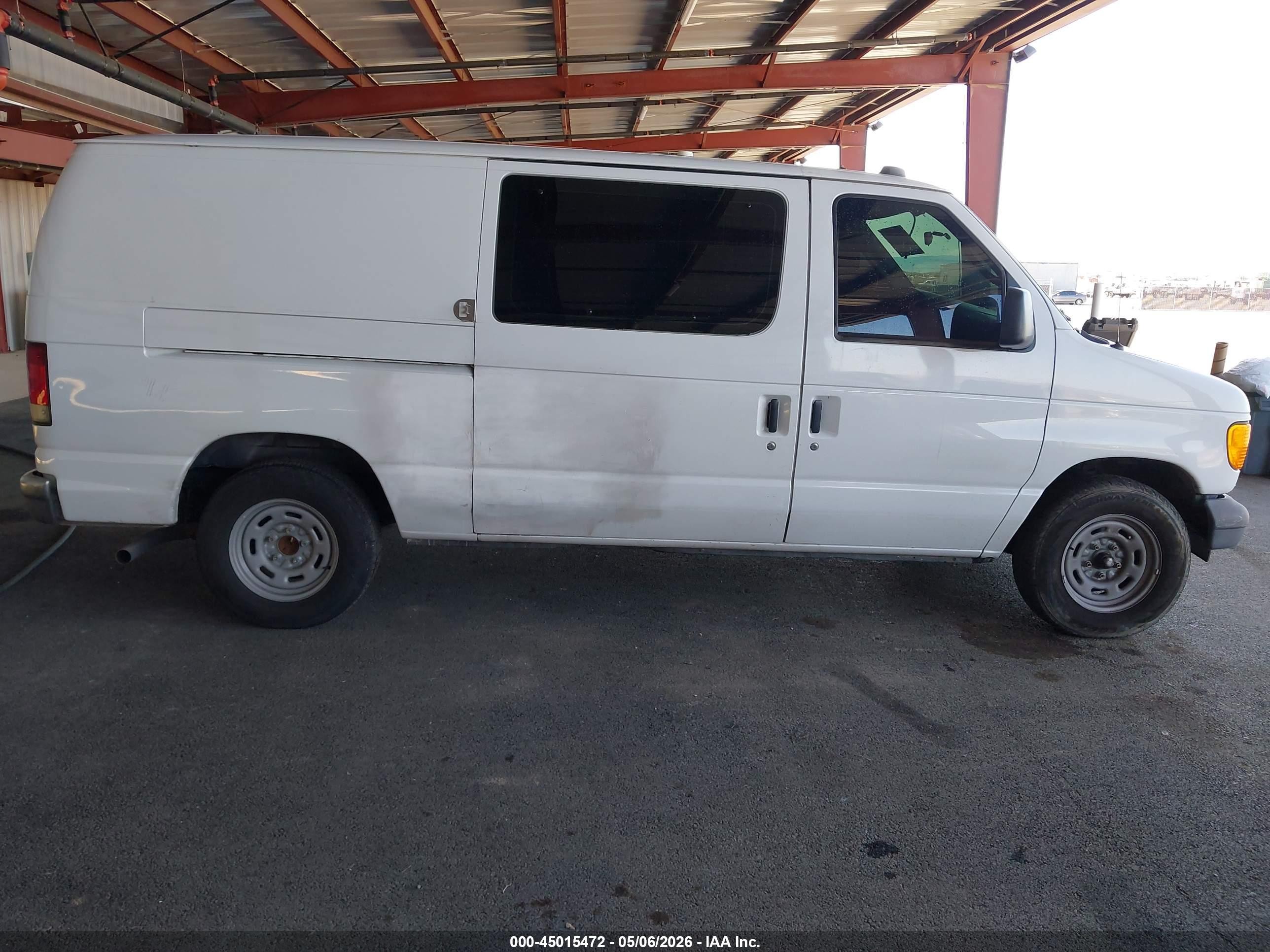 2004 Ford E-150 Commercial/recreational White vin: 1FTRE14W64HB03802