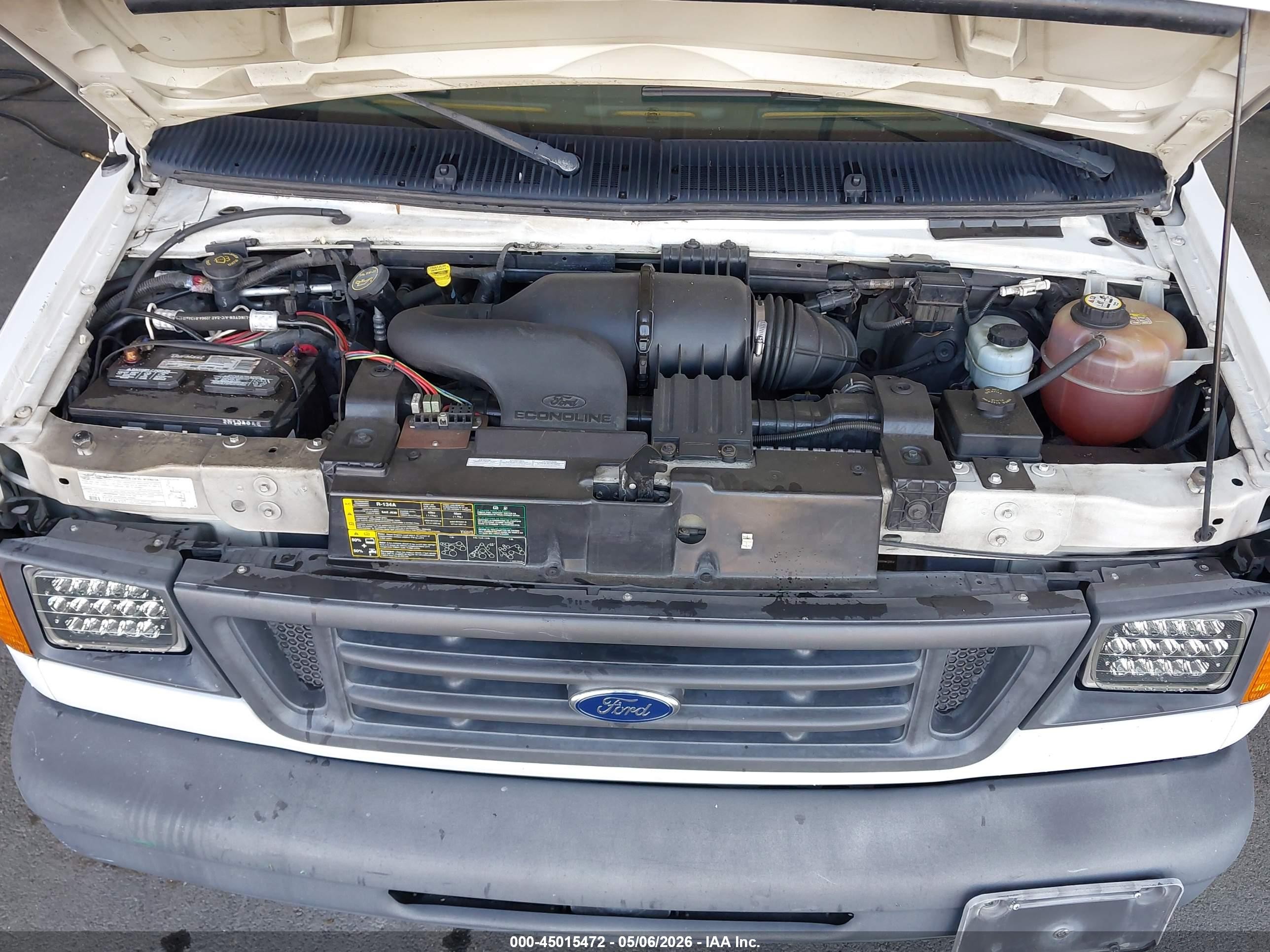 2004 Ford E-150 Commercial/recreational White vin: 1FTRE14W64HB03802